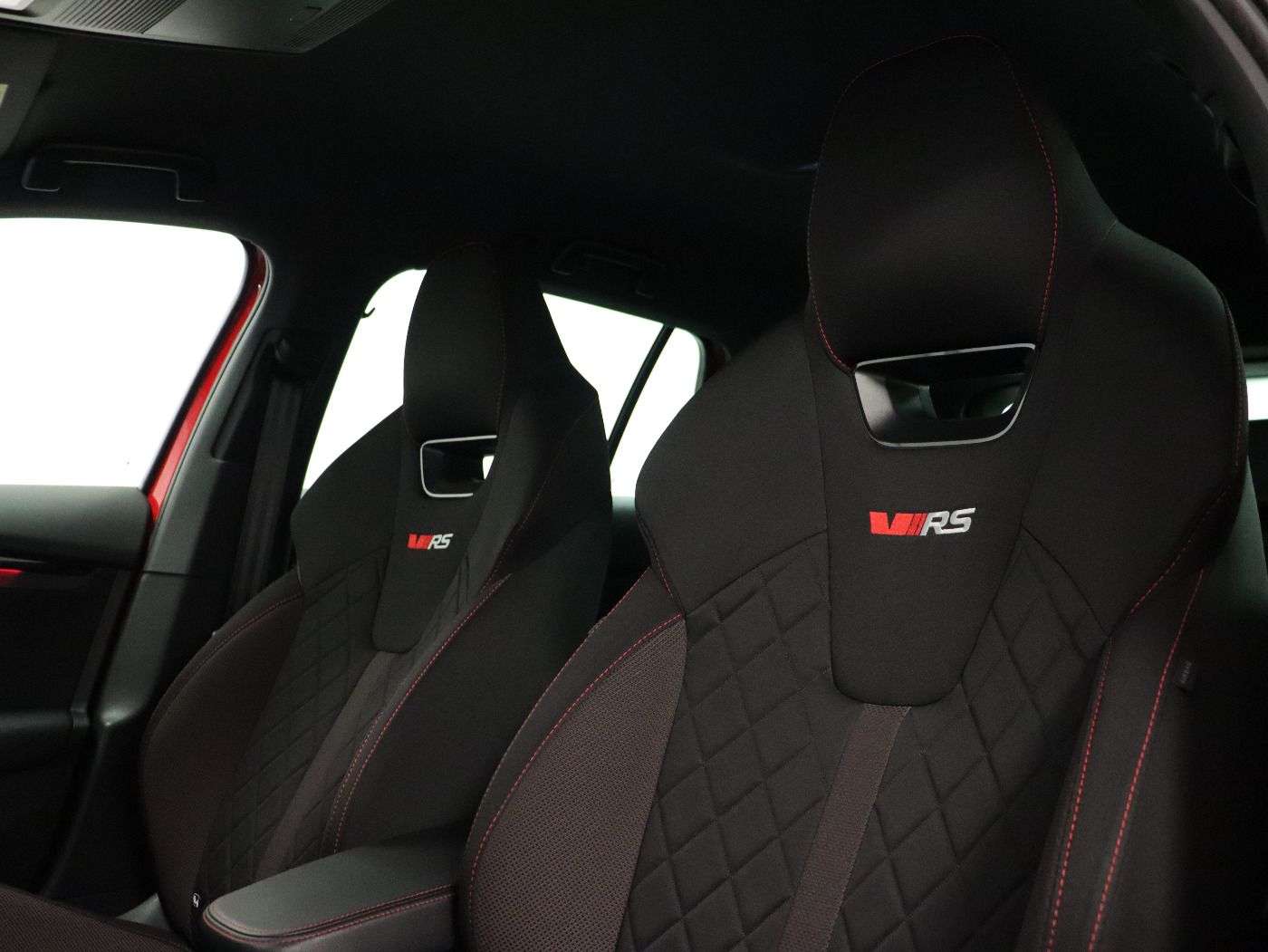 Fahrzeugabbildung SKODA Octavia Combi 2.0 TDI DSG RS |FLA|HUD|SpurH|LED