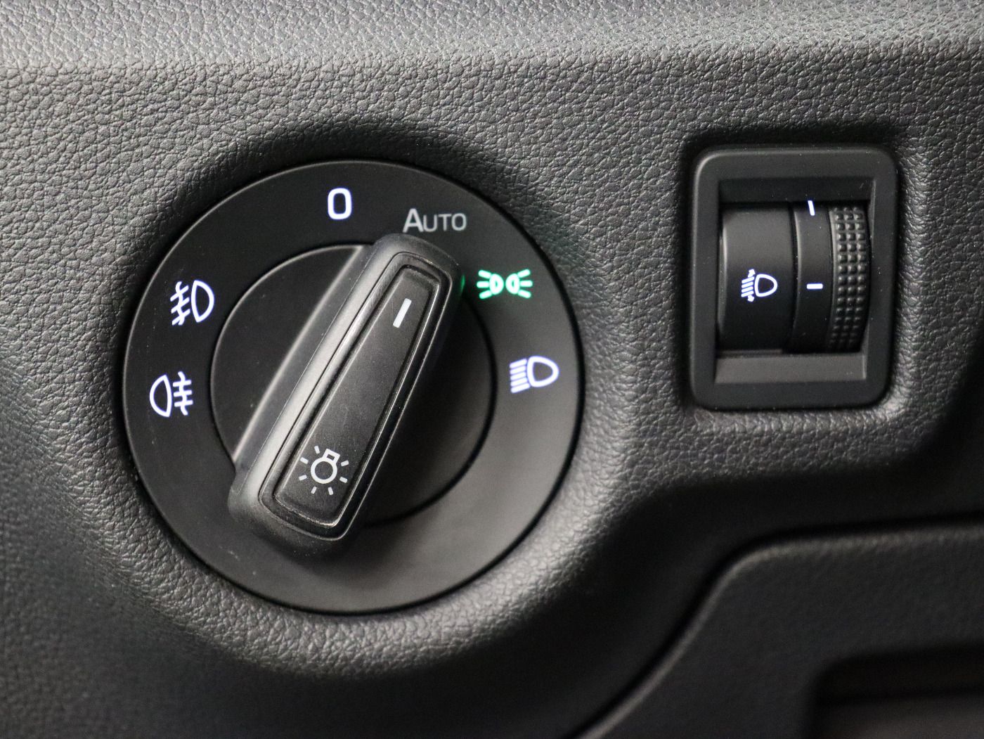 Fahrzeugabbildung SKODA Scala 1.0 TSI Active Cool Plus |W-Paket|PDC|FLA