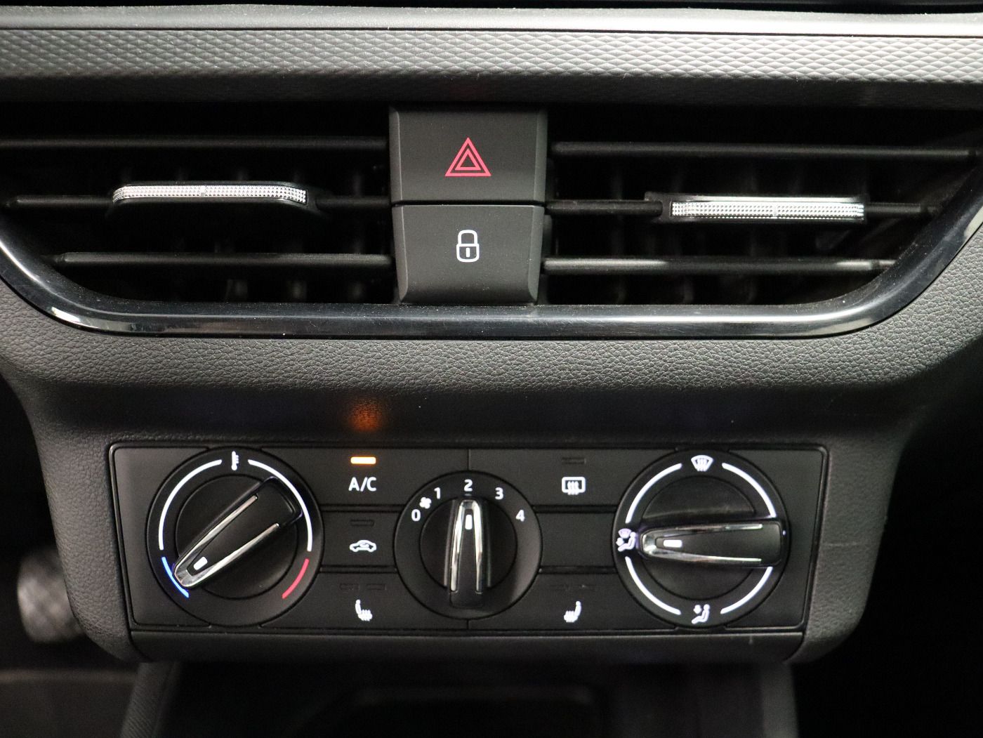 Fahrzeugabbildung SKODA Scala 1.0 TSI Active Cool Plus |W-Paket|PDC|FLA