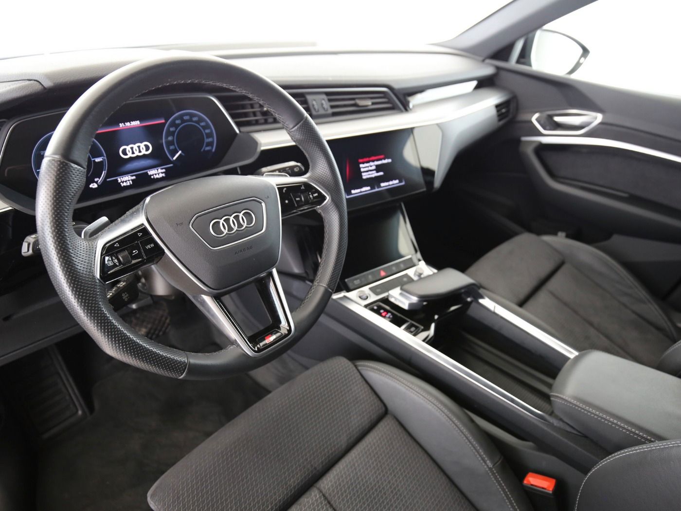 Fahrzeugabbildung Audi e-tron 50 quattro S line Luft|Pano|SD|LED|PDC