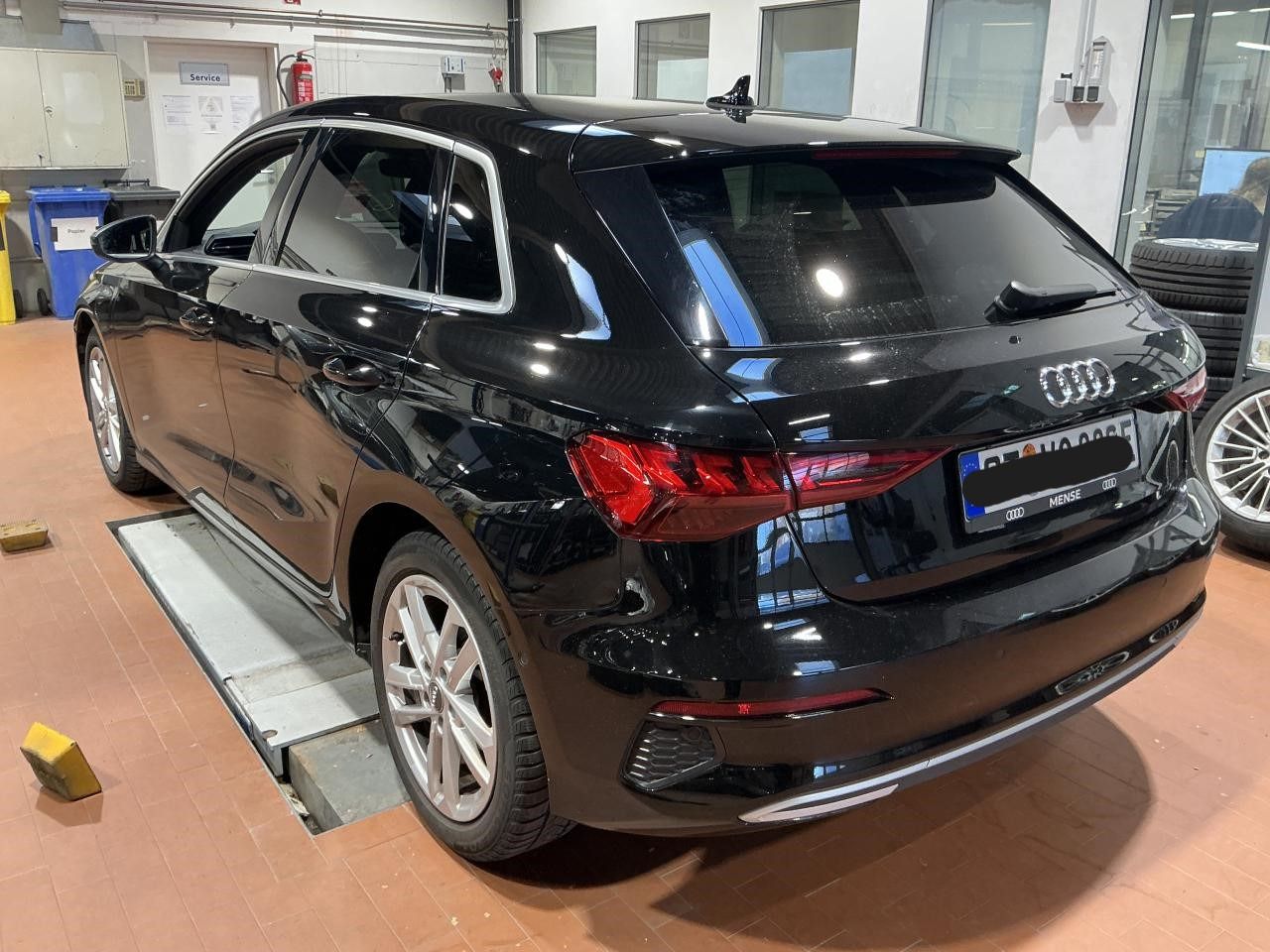 Fahrzeugabbildung Audi A3 Sportback 40 TFSI e S tronic Advanced Matrix