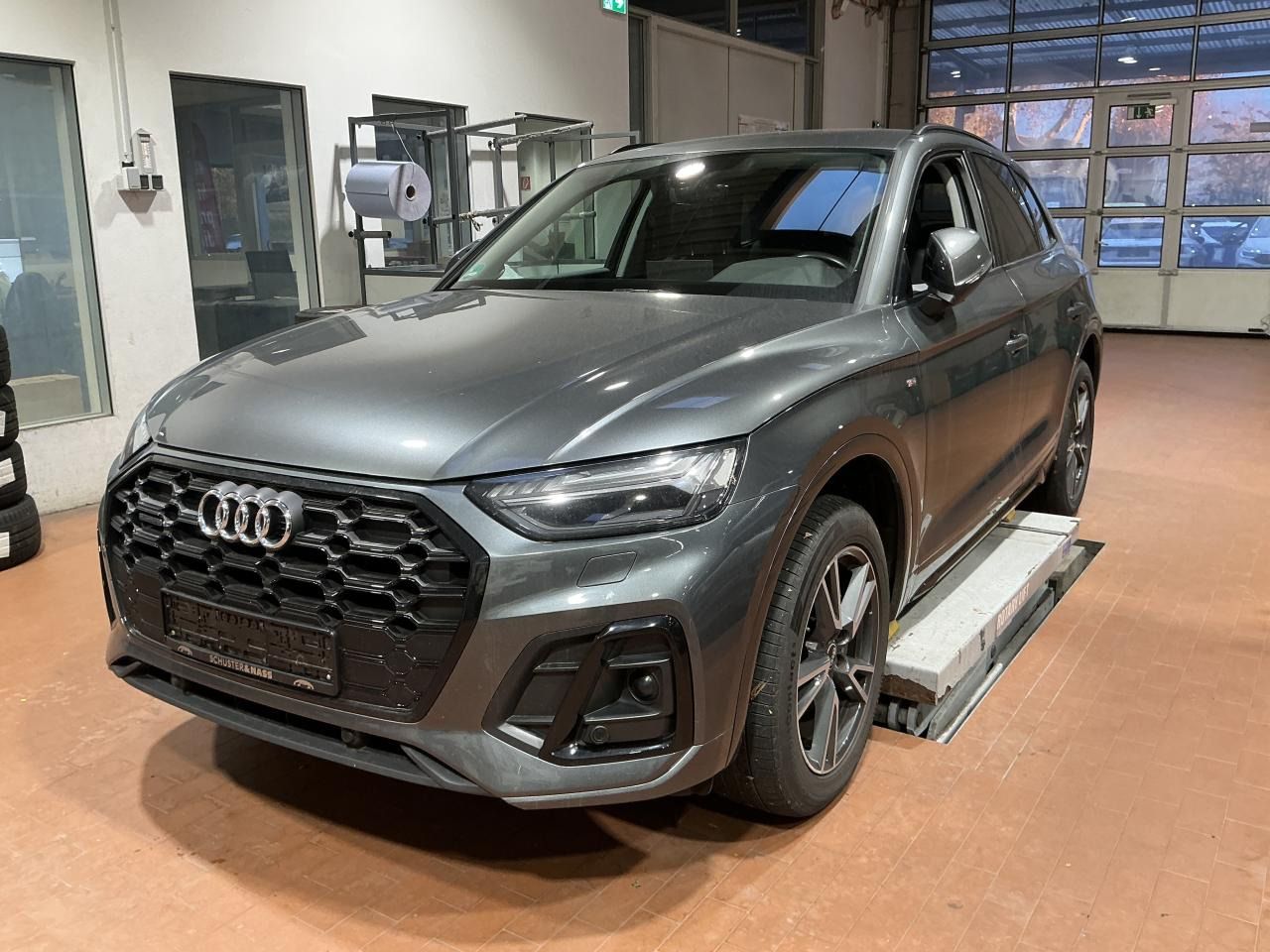 Fahrzeugabbildung Audi Q5 40 TDI quattro S tronic S line Matrix|CarPlay