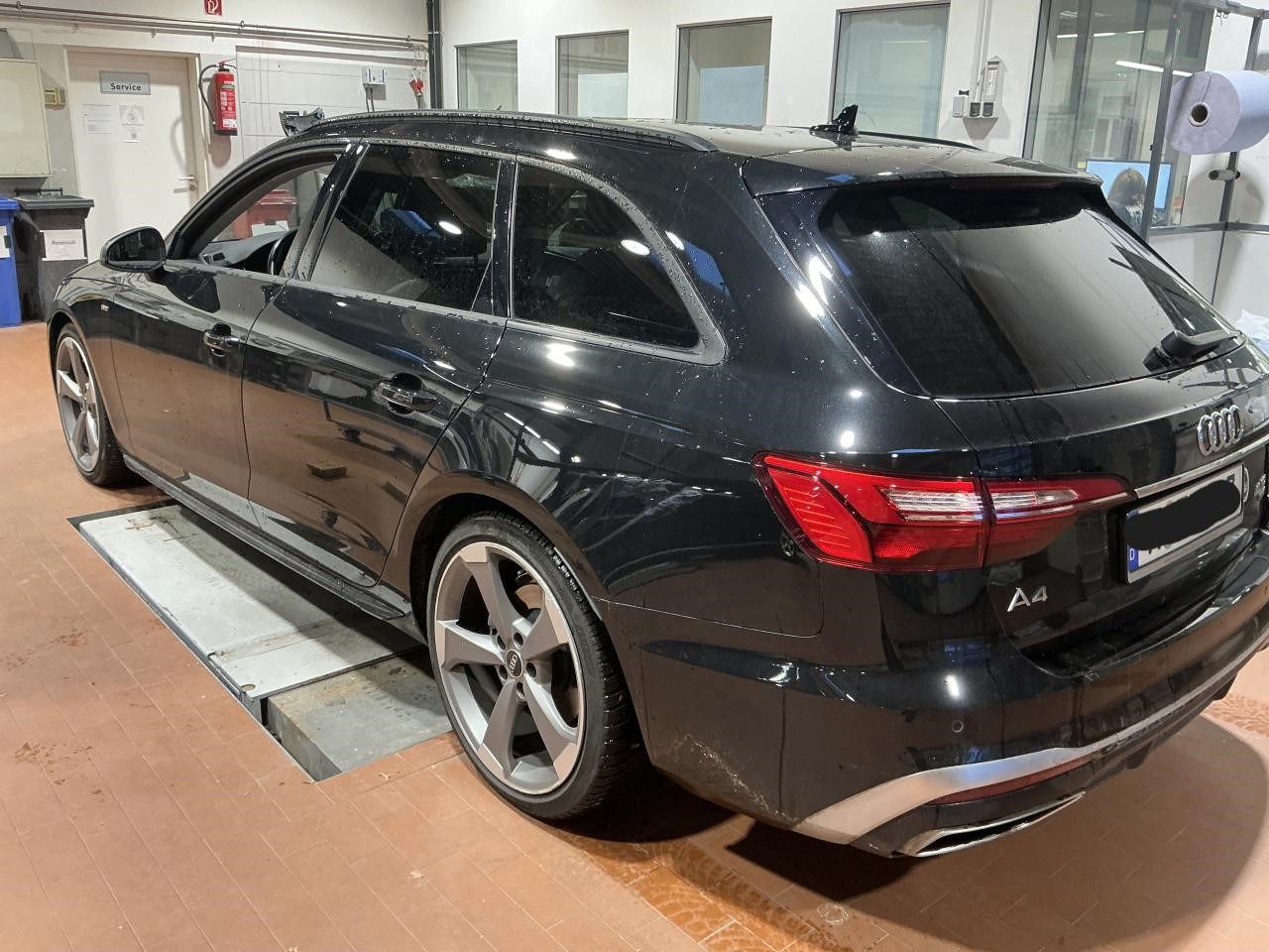 Fahrzeugabbildung Audi A4 Avant 40 TDI quattro S tronic S line B&O|AHK