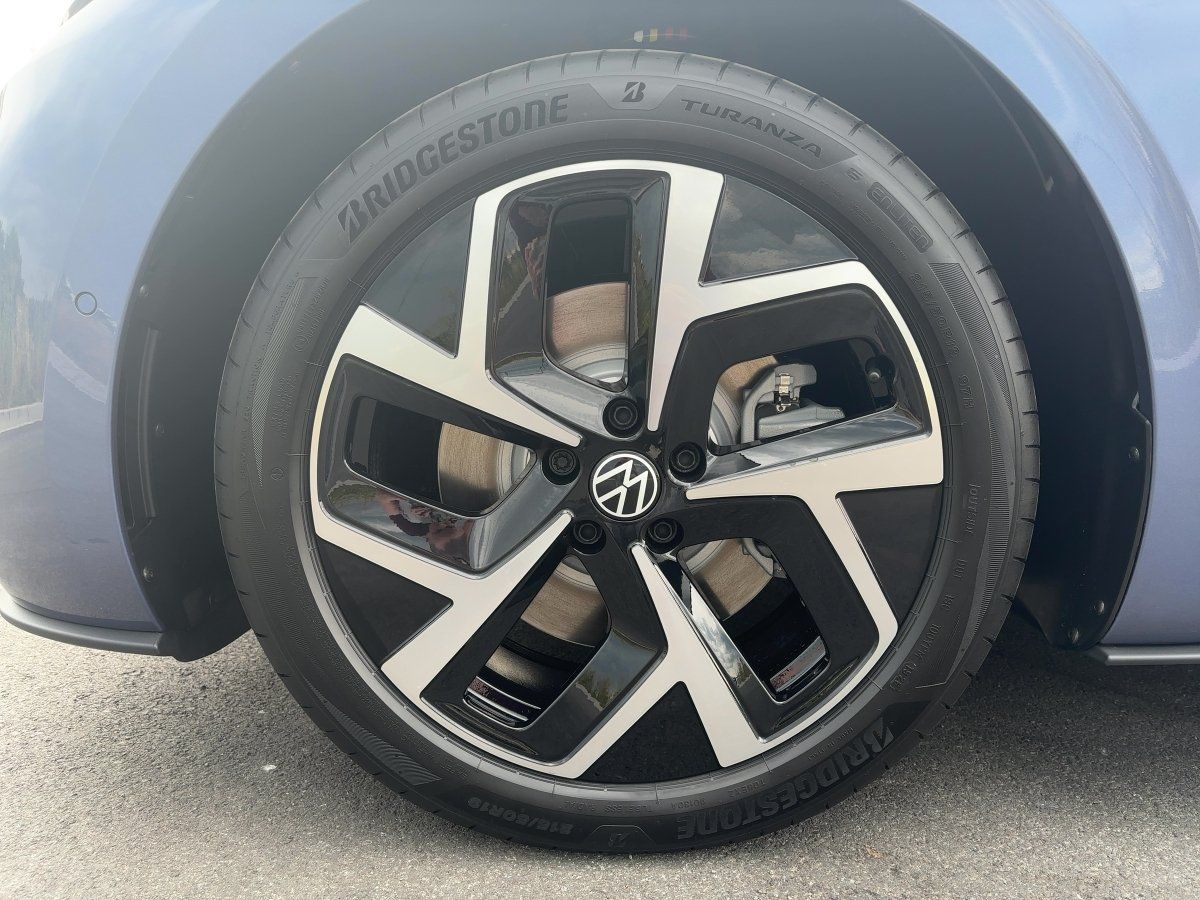 Fahrzeug autohaus mense Fahrzeugabbildung Volkswagen ID.3 Neo Style 58 kWh AHK Pano eSitze 360° Wärme - mit KI generiert/bearbeitet