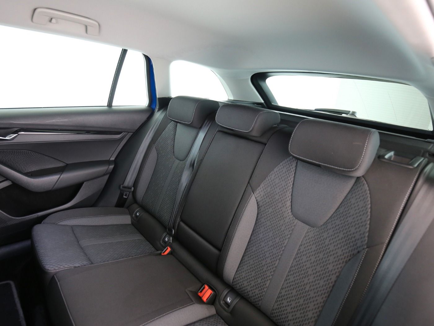 Fahrzeugabbildung SKODA Octavia Combi 2.0 TDI Clever AHK|4xSHZG|ACC|LED