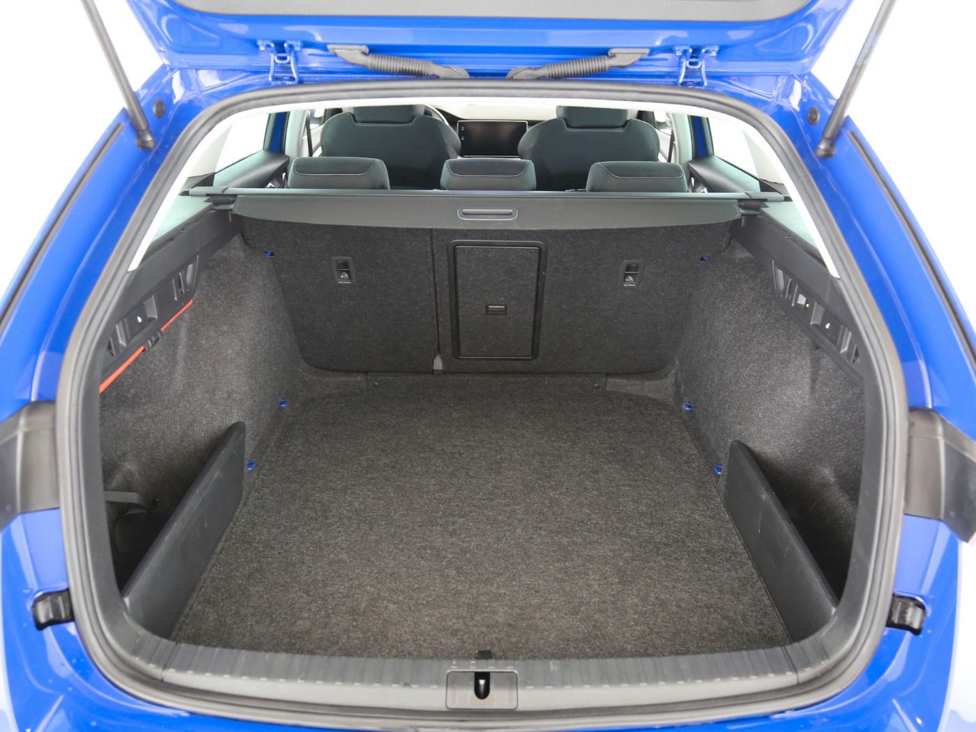 Fahrzeugabbildung SKODA Octavia Combi 2.0 TDI Clever AHK|4xSHZG|ACC|LED