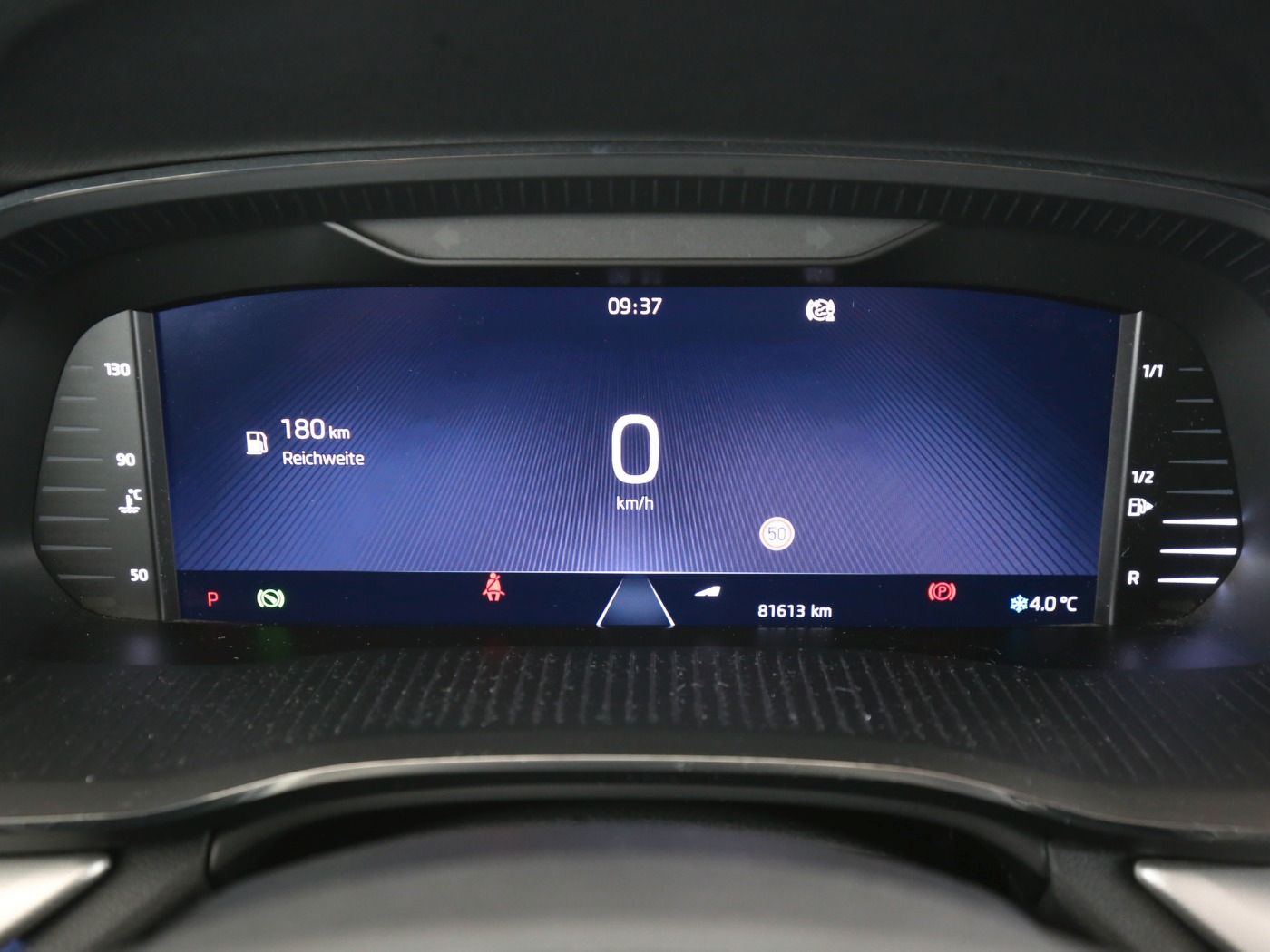 Fahrzeugabbildung SKODA Octavia Combi 2.0 TDI Clever AHK|4xSHZG|ACC|LED