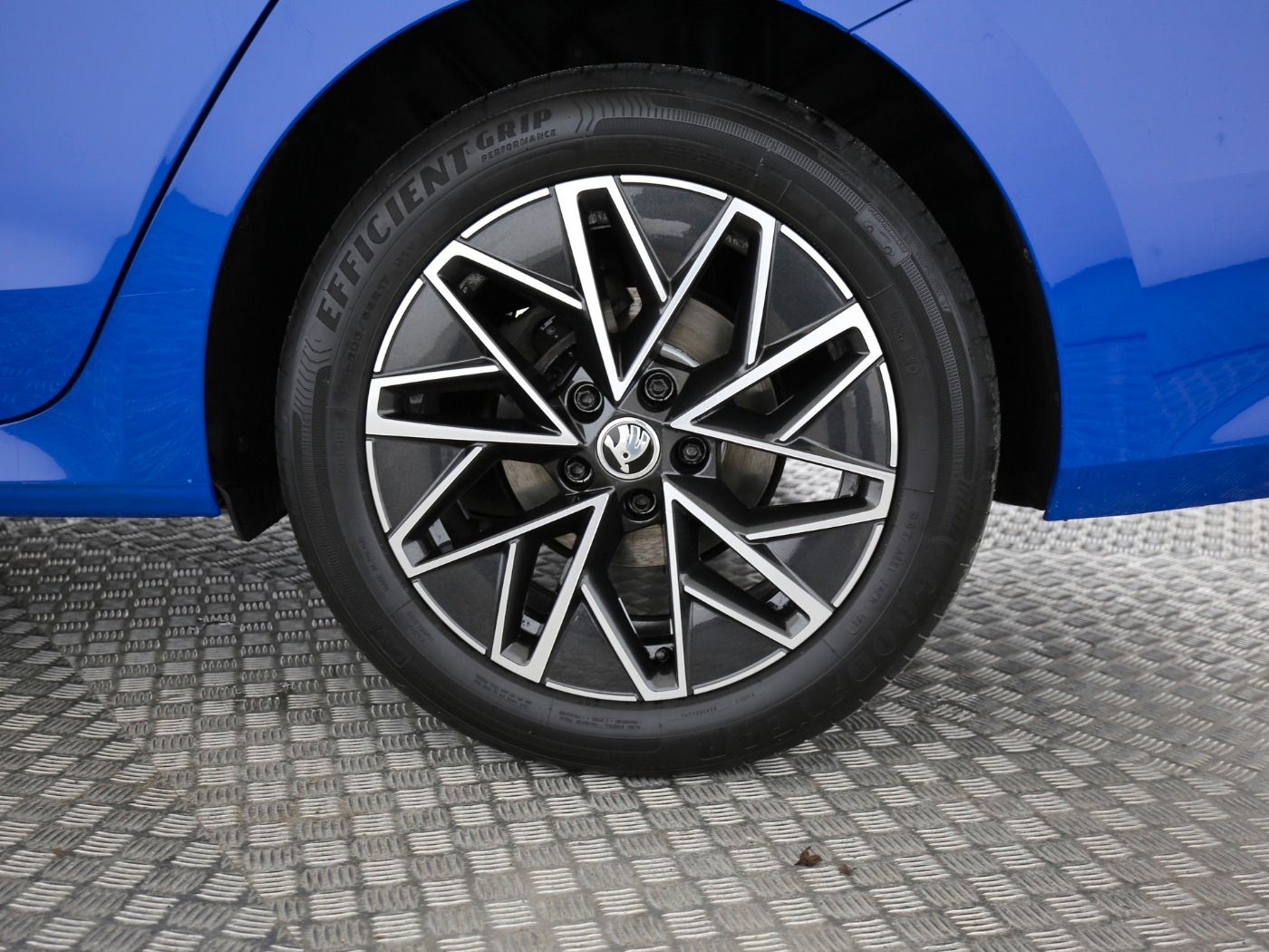 Fahrzeugabbildung SKODA Octavia Combi 2.0 TDI Clever AHK|4xSHZG|ACC|LED