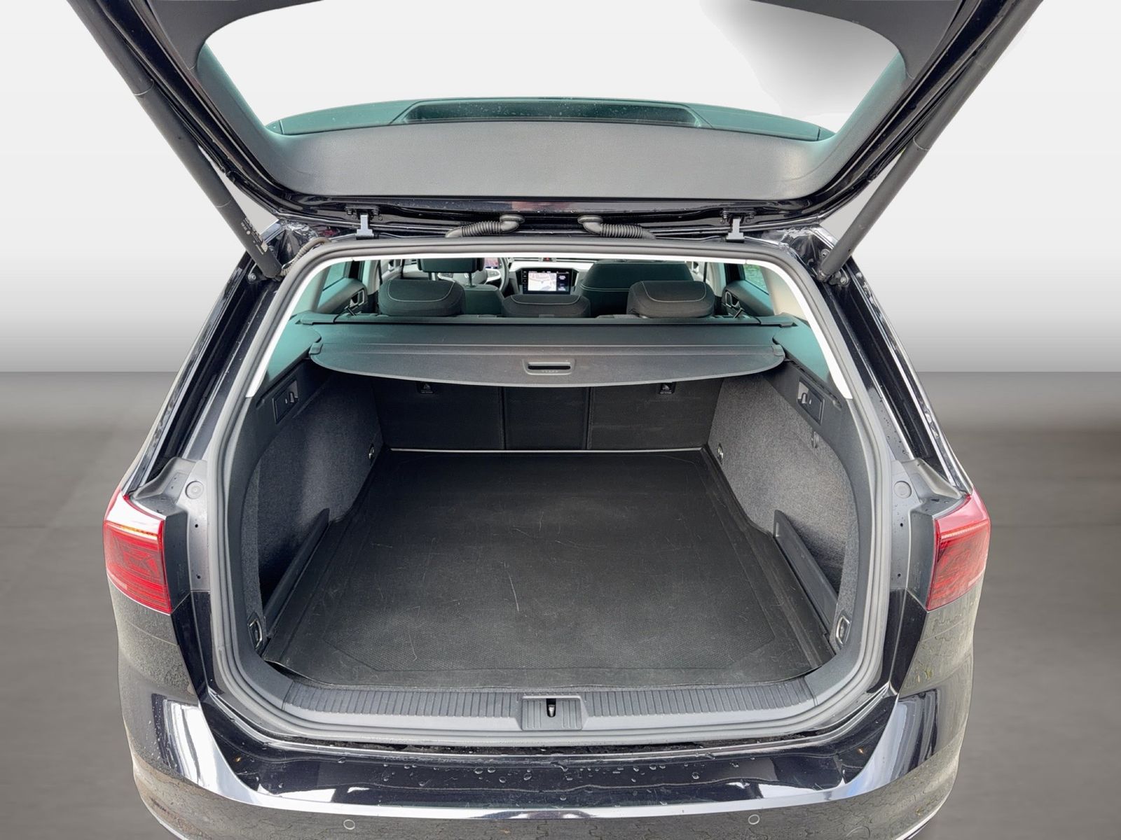 Fahrzeugabbildung Volkswagen Passat Variant 2.0 TDI DSG Business IQ.Light SD - mit KI generiert/bearbeitet