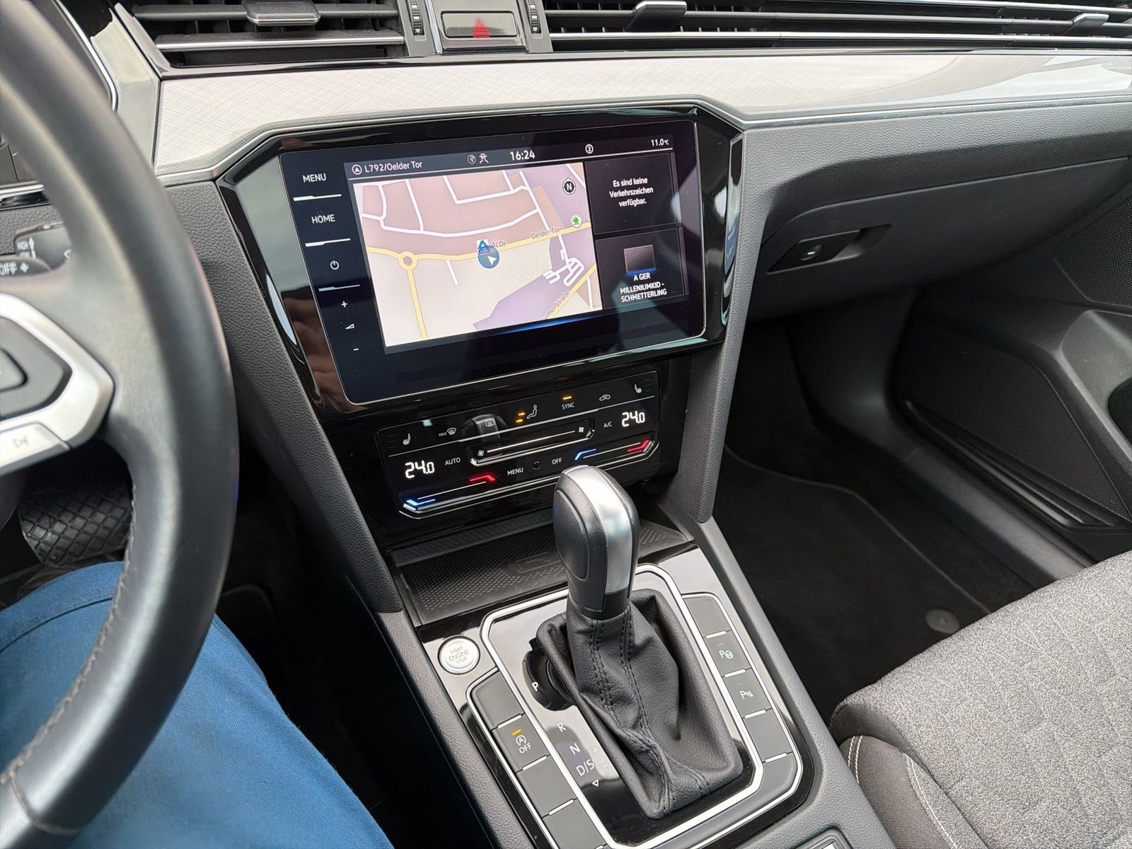 Fahrzeugabbildung Volkswagen Passat Variant 2.0 TDI DSG Business IQ.Light SD - mit KI generiert/bearbeitet
