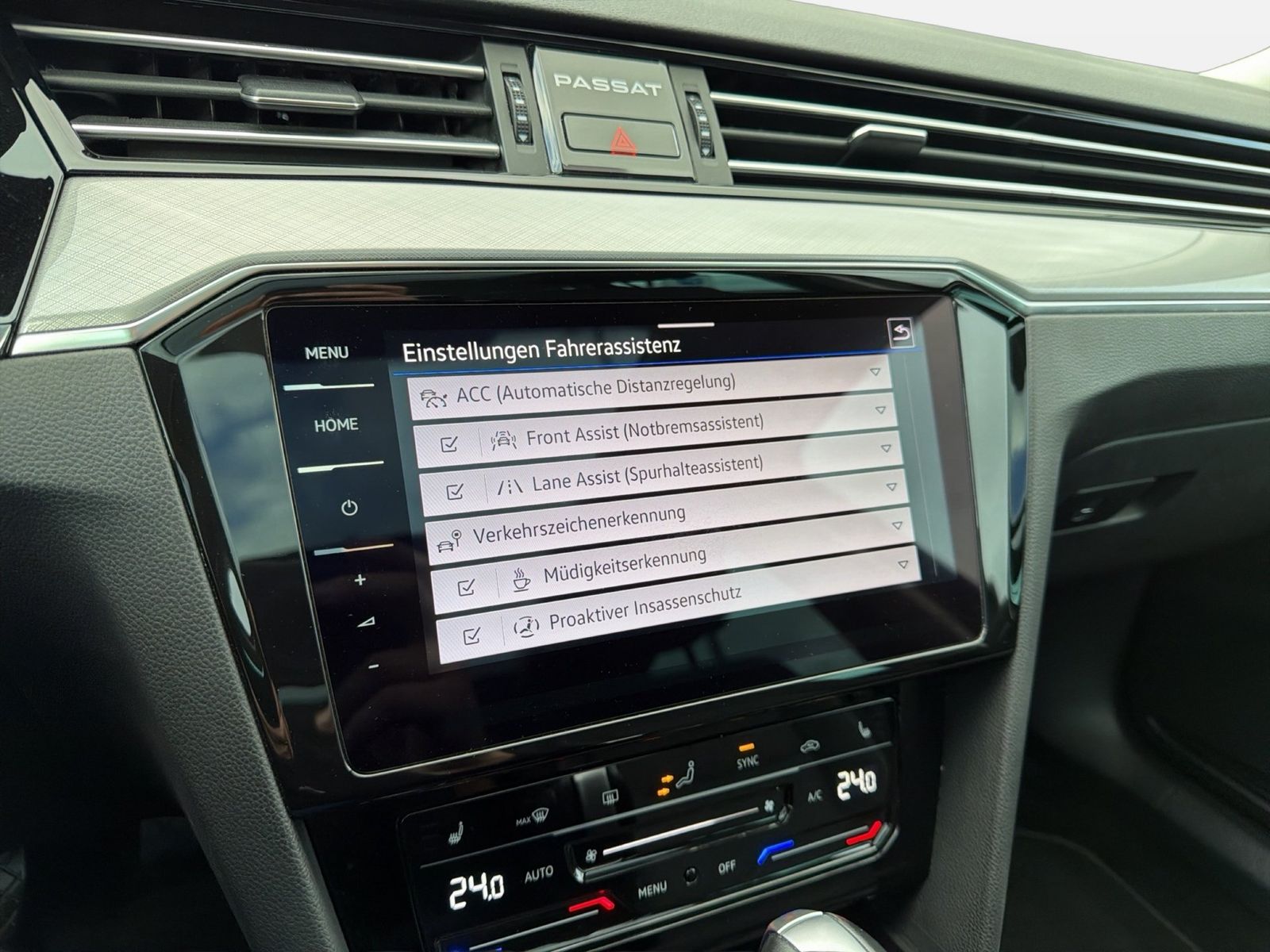 Fahrzeugabbildung Volkswagen Passat Variant 2.0 TDI DSG Business IQ.Light SD - mit KI generiert/bearbeitet