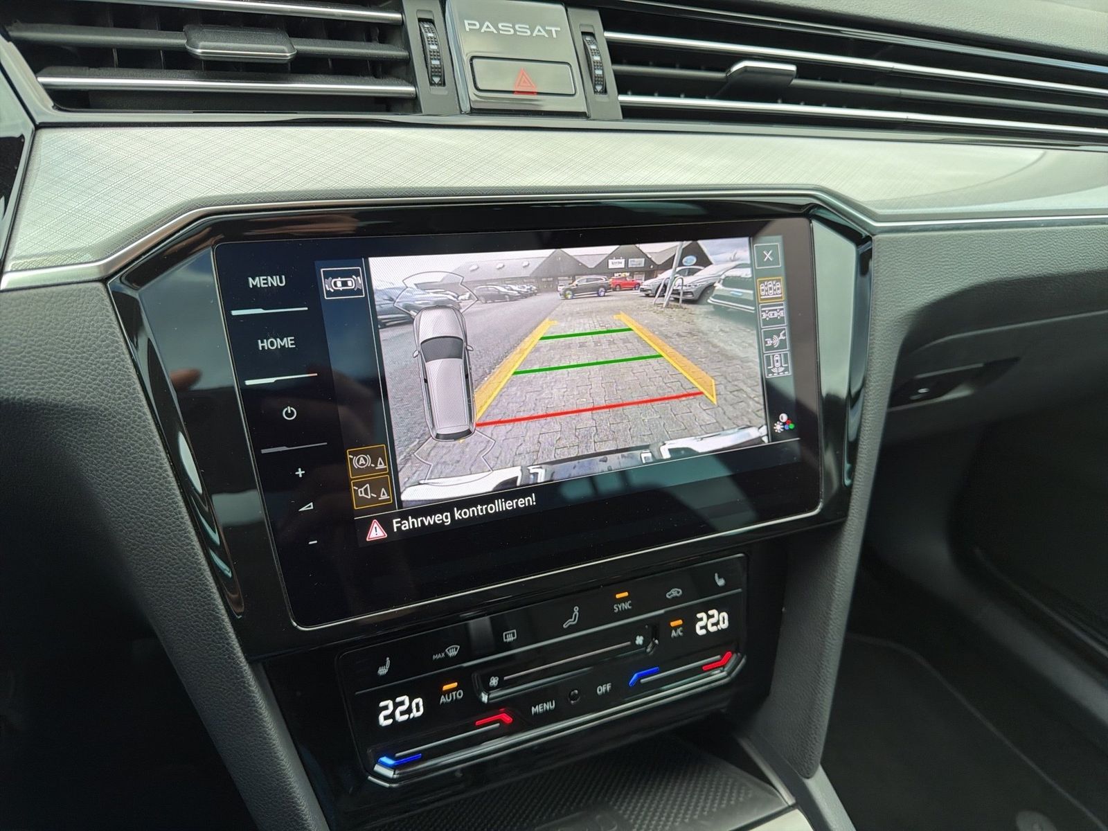 Fahrzeugabbildung Volkswagen Passat Variant 2.0 TDI DSG Business IQ.Light SD - mit KI generiert/bearbeitet