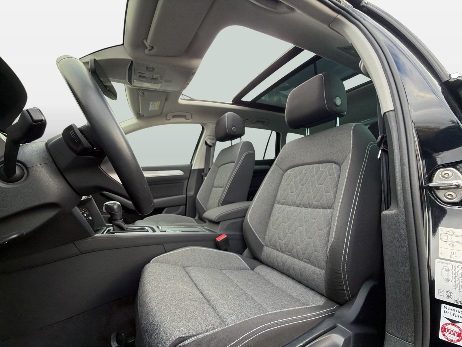 Fahrzeugabbildung Volkswagen Passat Variant 2.0 TDI DSG Business IQ.Light SD - mit KI generiert/bearbeitet