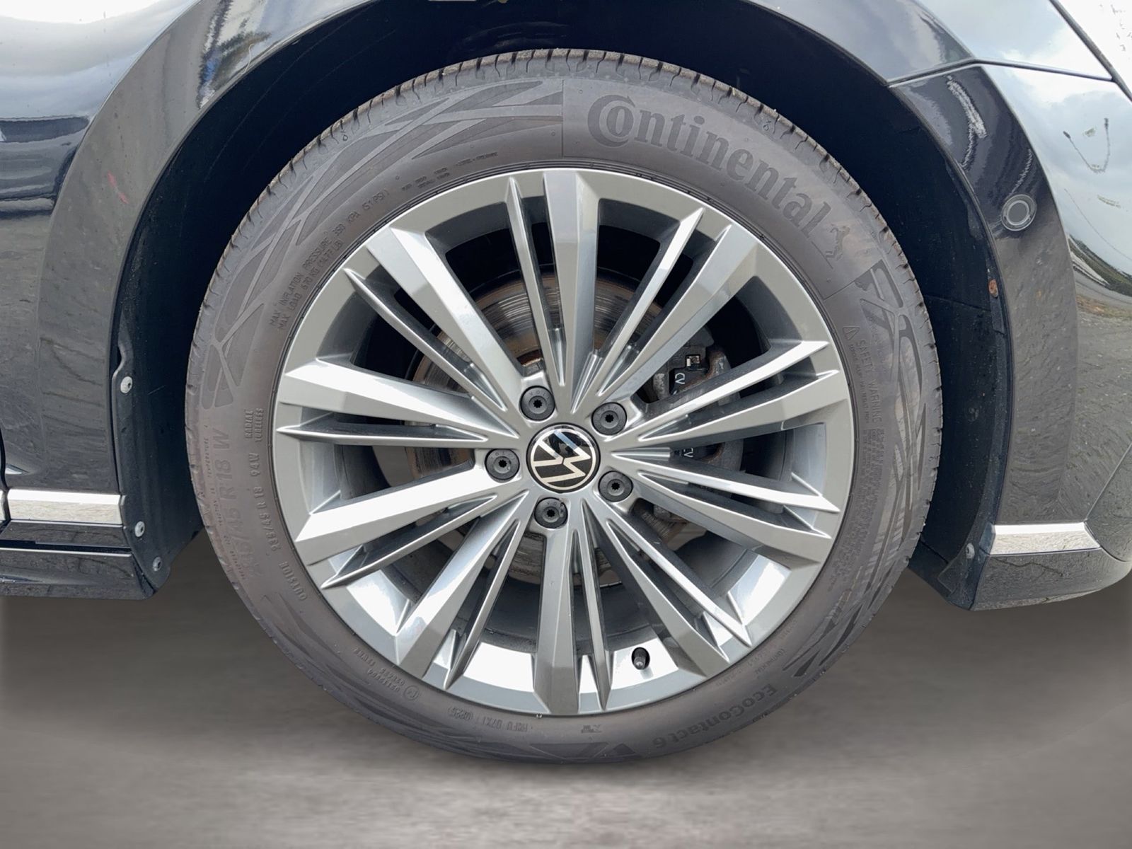 Fahrzeug autohaus mense Fahrzeugabbildung Volkswagen Passat Variant 2.0 TDI DSG Business IQ.Light SD - mit KI generiert/bearbeitet