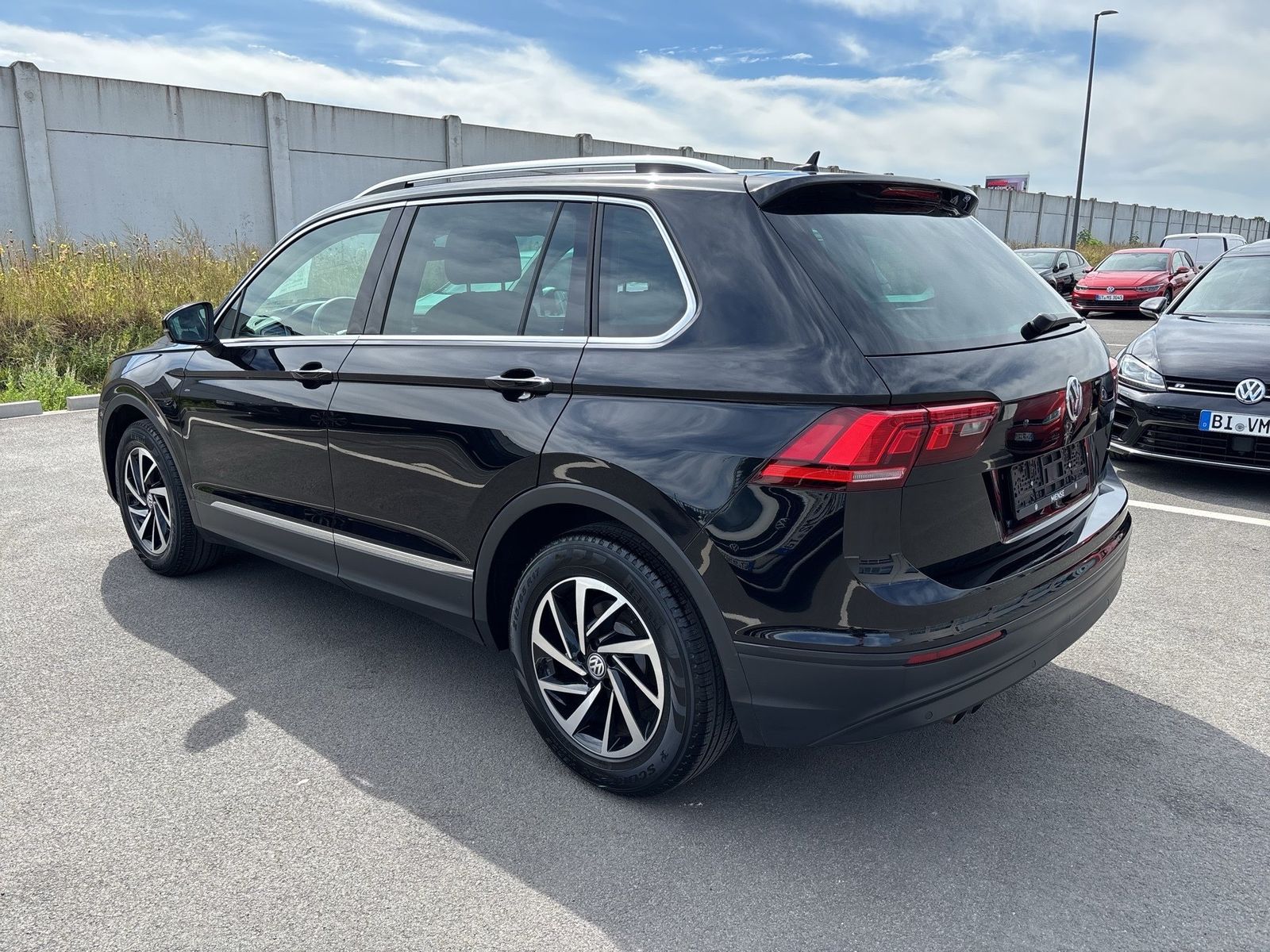 Fahrzeug autohaus mense Fahrzeugabbildung Volkswagen Tiguan 1.5 TSI DSG Join CarPlay AHK ACC Navi PDC - mit KI generiert/bearbeitet
