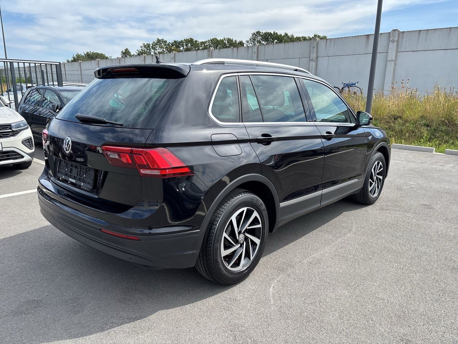 Fahrzeug autohaus mense Fahrzeugabbildung Volkswagen Tiguan 1.5 TSI DSG Join CarPlay AHK ACC Navi PDC - mit KI generiert/bearbeitet