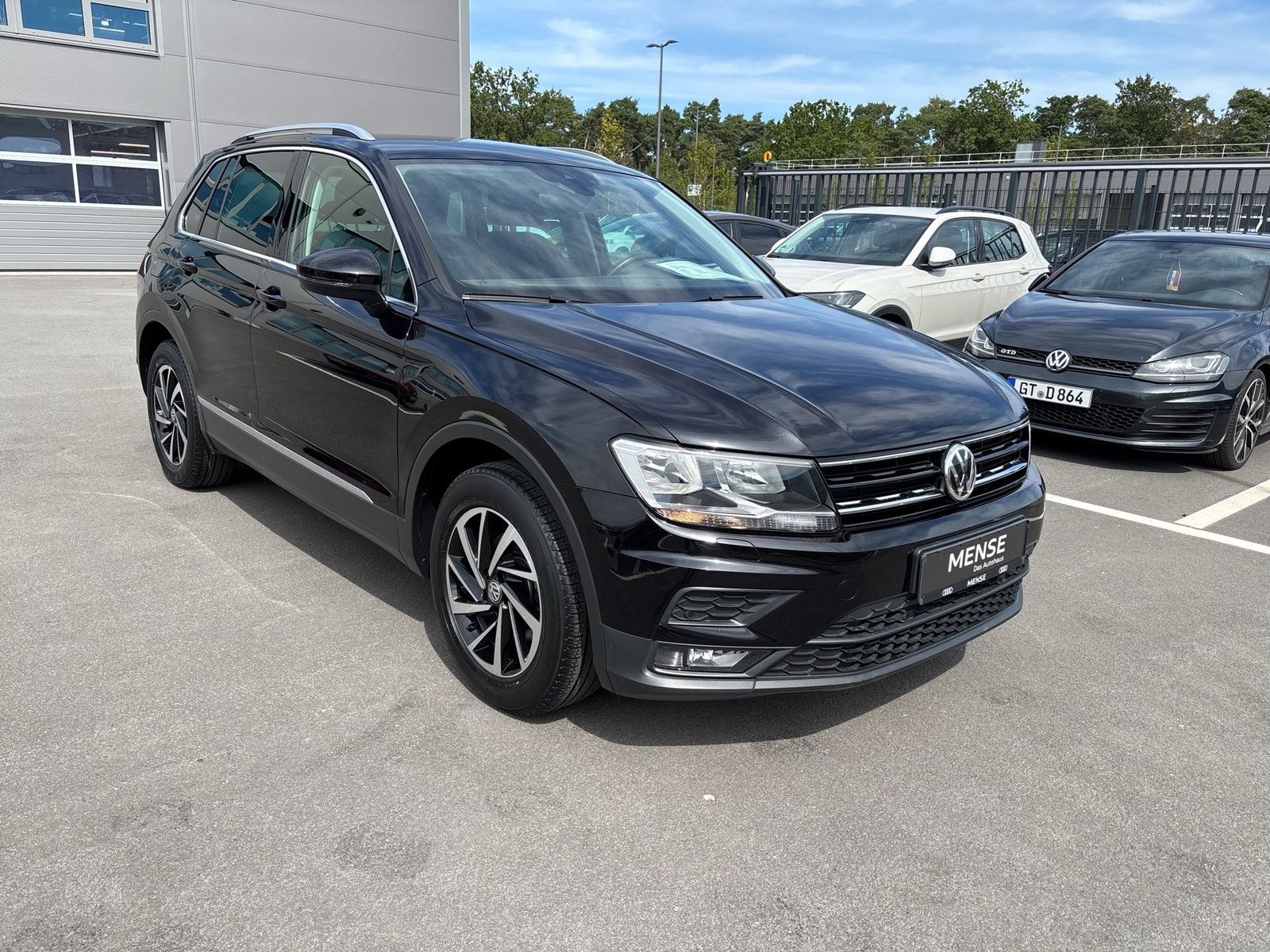 Fahrzeug autohaus mense Fahrzeugabbildung Volkswagen Tiguan 1.5 TSI DSG Join CarPlay AHK ACC Navi PDC - mit KI generiert/bearbeitet