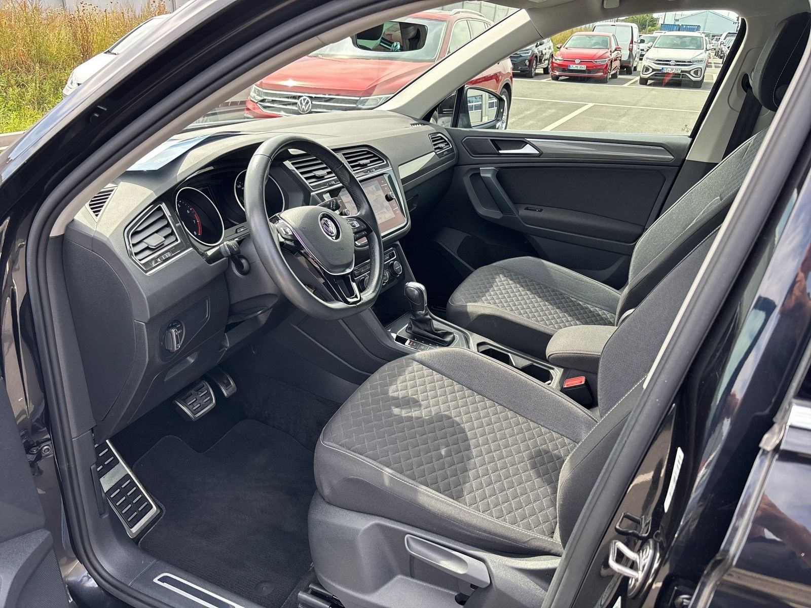 Fahrzeug autohaus mense Fahrzeugabbildung Volkswagen Tiguan 1.5 TSI DSG Join CarPlay AHK ACC Navi PDC - mit KI generiert/bearbeitet