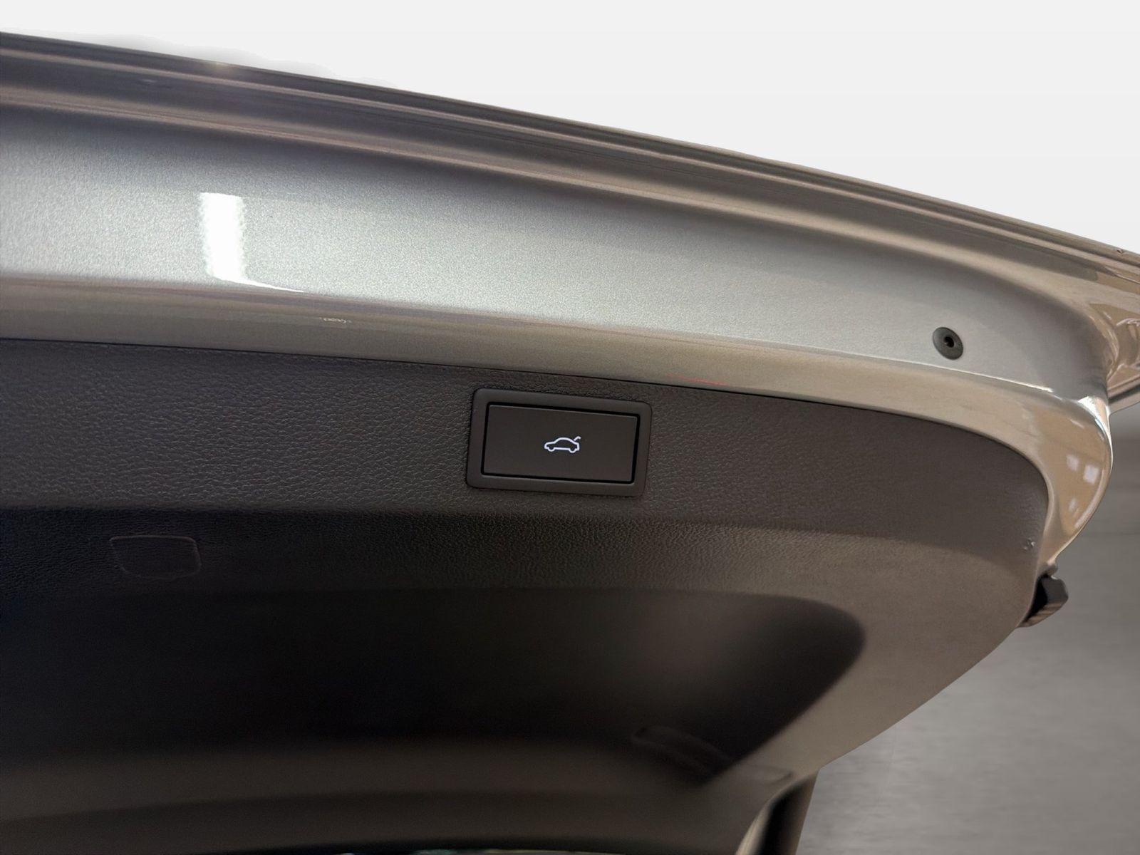 Fahrzeug autohaus mense Fahrzeugabbildung SKODA Karoq 1.5 TSI ACT Sportline Matrix AHK ACC LED - mit KI generiert/bearbeitet