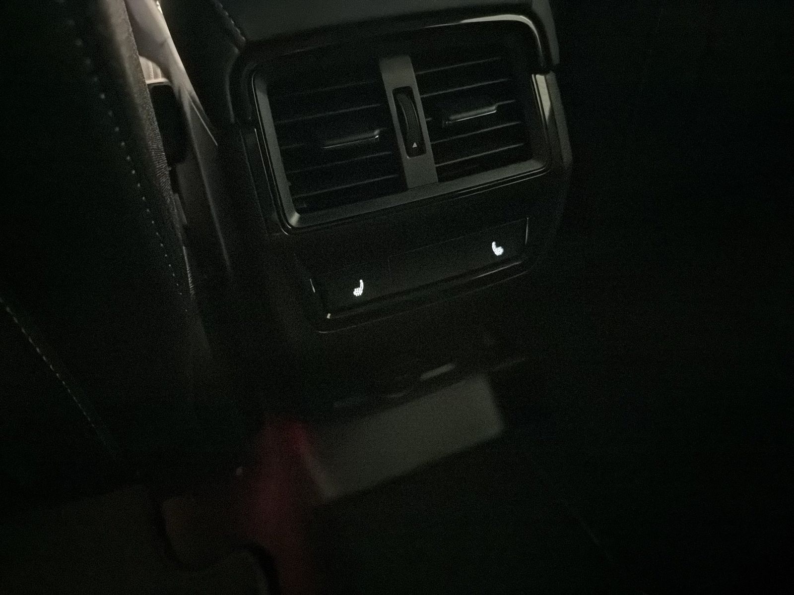 Fahrzeug autohaus mense Fahrzeugabbildung SKODA Karoq 1.5 TSI ACT Sportline Matrix AHK ACC LED - mit KI generiert/bearbeitet