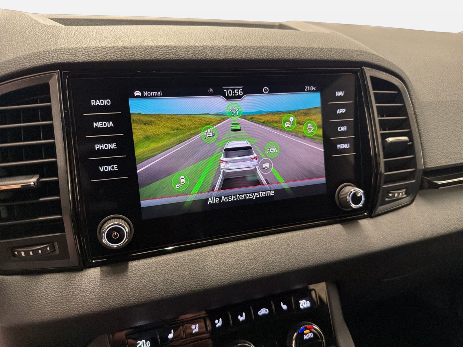 Fahrzeug autohaus mense Fahrzeugabbildung SKODA Karoq 1.5 TSI ACT Sportline Matrix AHK ACC LED - mit KI generiert/bearbeitet