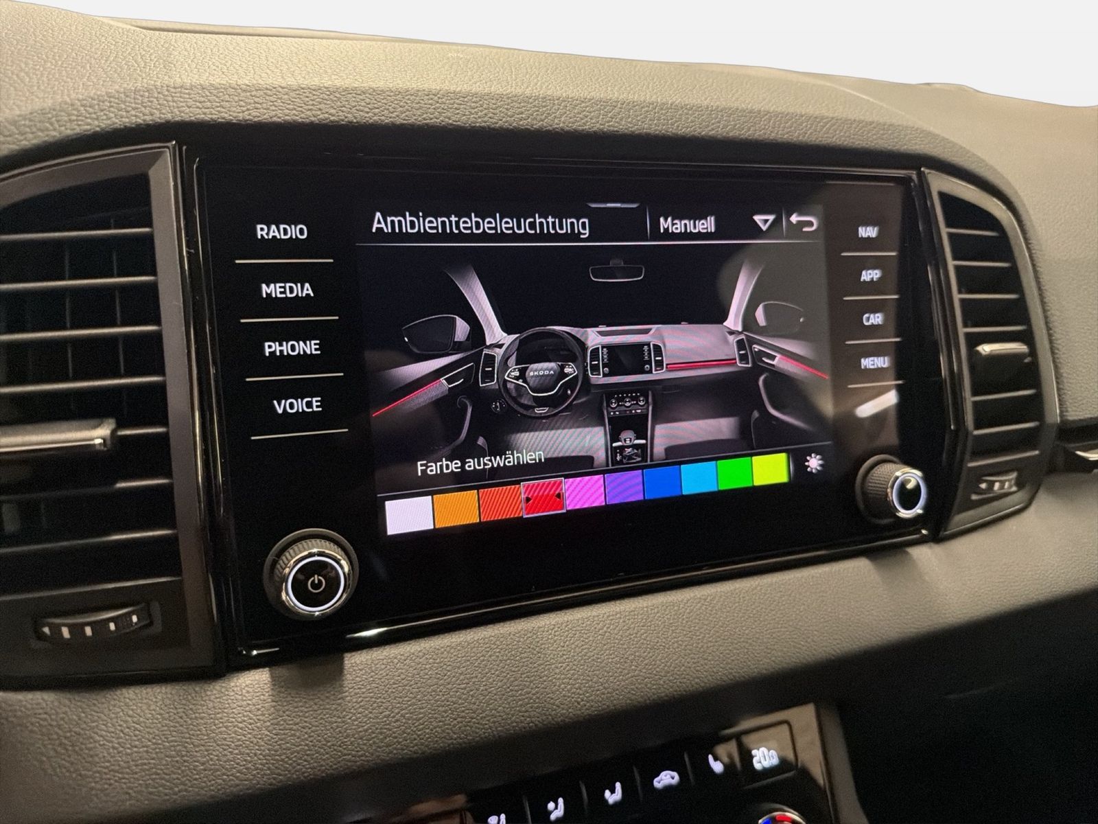 Fahrzeug autohaus mense Fahrzeugabbildung SKODA Karoq 1.5 TSI ACT Sportline Matrix AHK ACC LED - mit KI generiert/bearbeitet