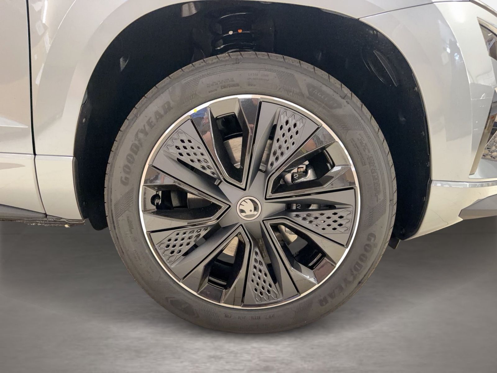 Fahrzeug autohaus mense Fahrzeugabbildung SKODA Karoq 1.5 TSI ACT Sportline Matrix AHK ACC LED - mit KI generiert/bearbeitet