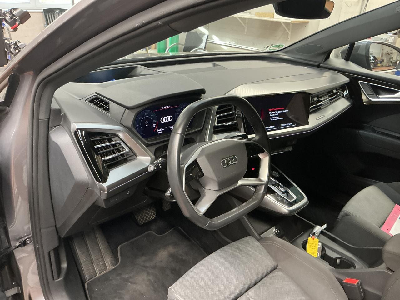 Fahrzeugabbildung Audi Q4 e-tron 40 CarPlay|HUD|Pano|Standhzg|ACC|LED