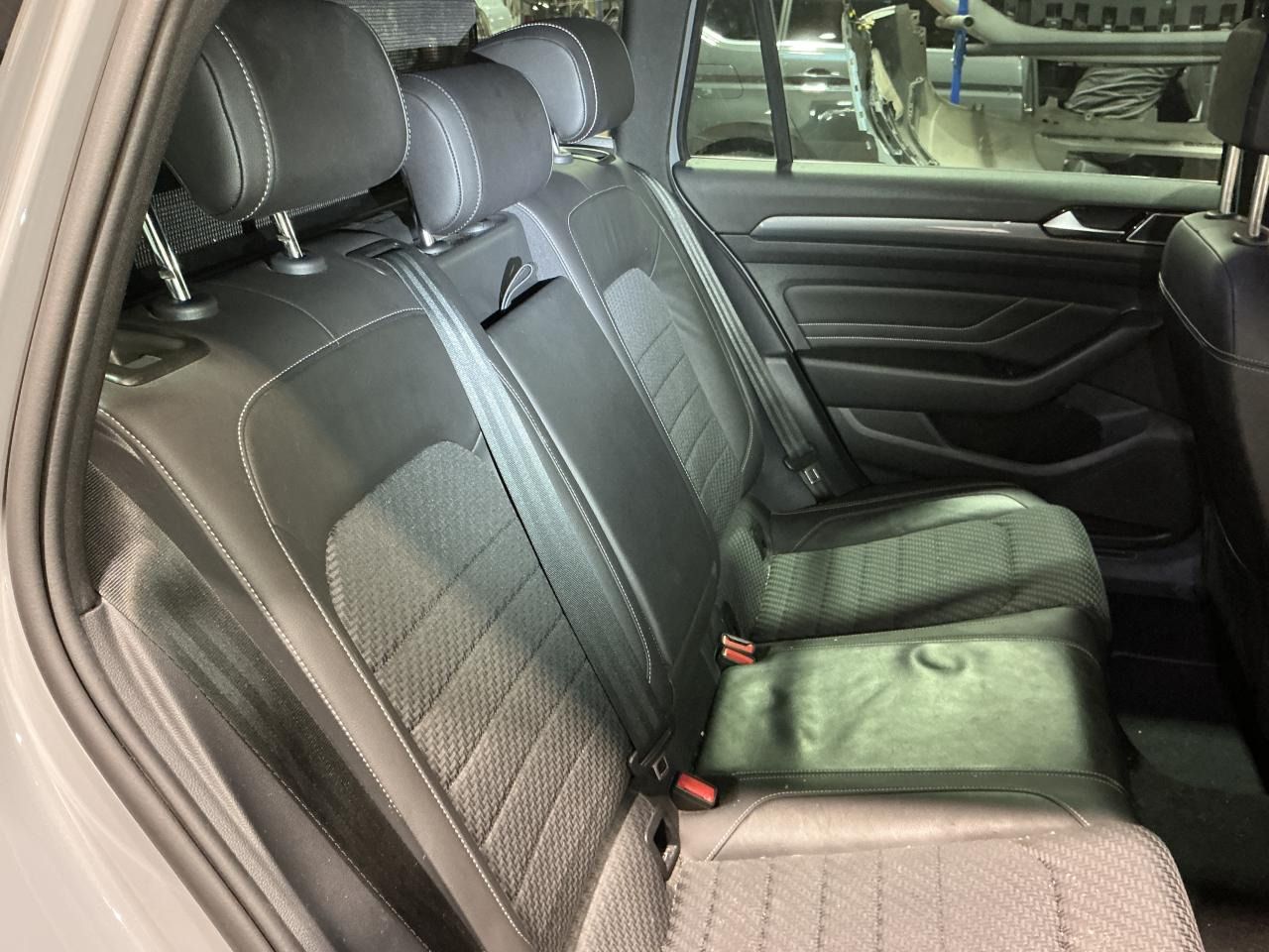 Fahrzeugabbildung Volkswagen Passat Variant 2.0 TDI DSG Business CarPlay|AHK