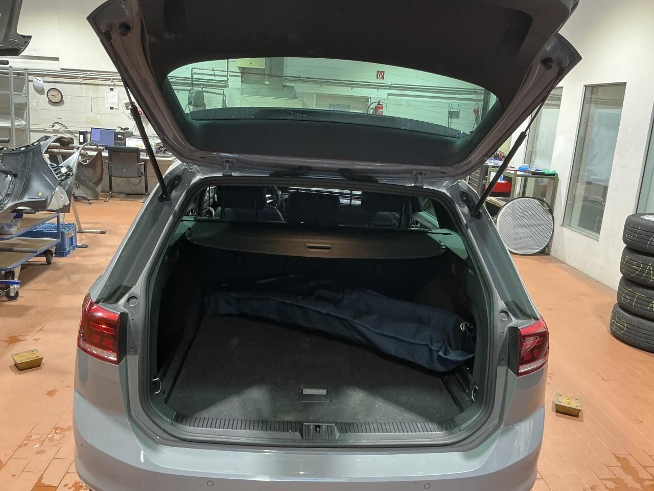 Fahrzeugabbildung Volkswagen Passat Variant 2.0 TDI DSG Business CarPlay|AHK