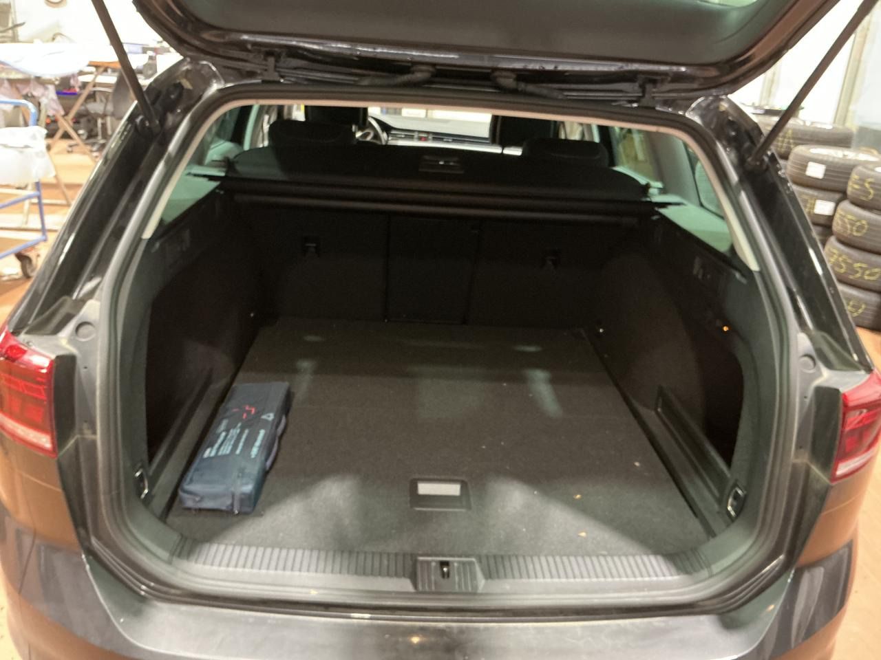 Fahrzeugabbildung Volkswagen Passat Variant Business 2.0 TDI DSG Business AHK