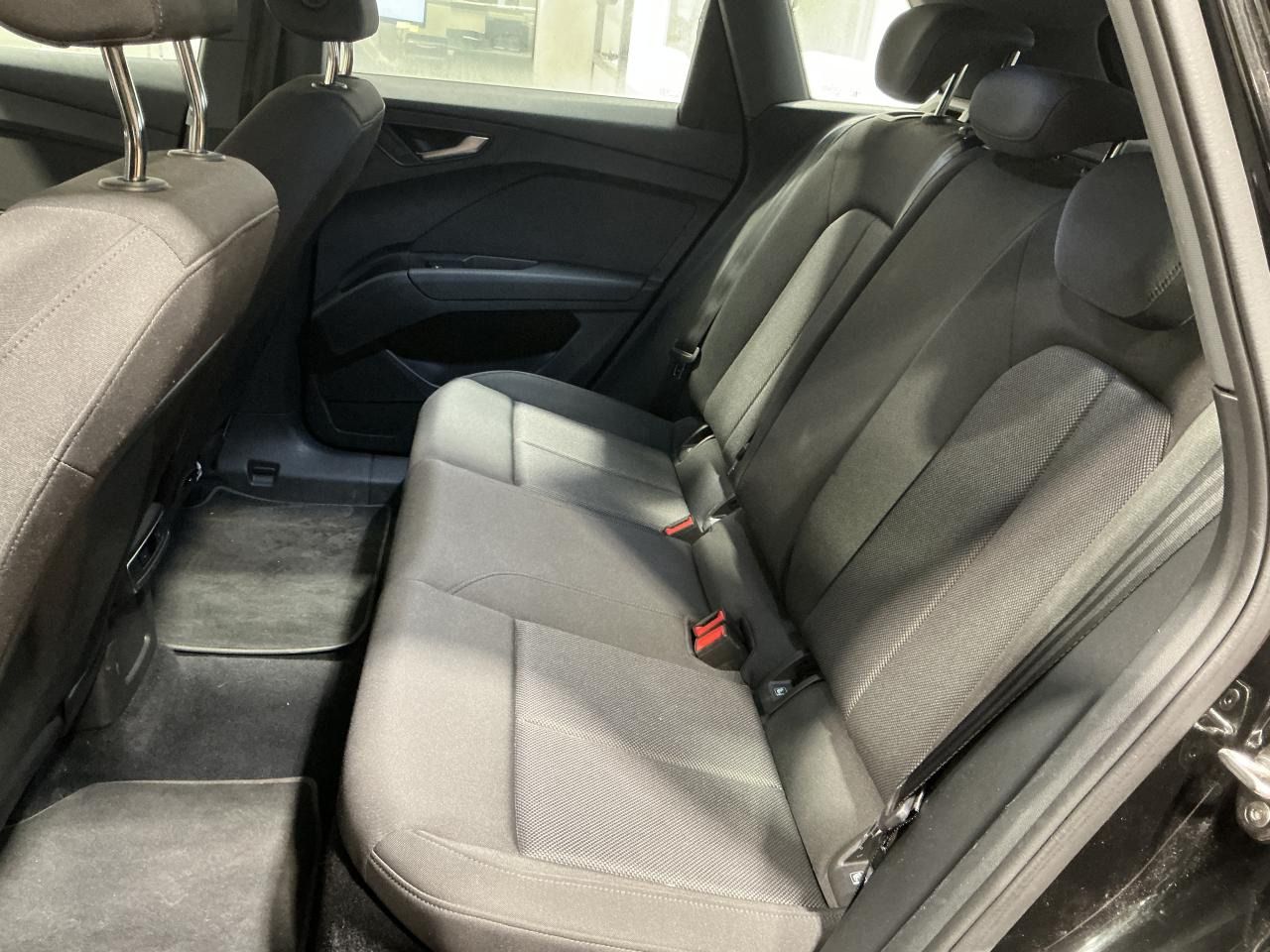 Fahrzeug autohaus mense Fahrzeugabbildung Audi Q4 40 e-tron Matrix|Sonos|HUD|Standhzg|ACC|LED