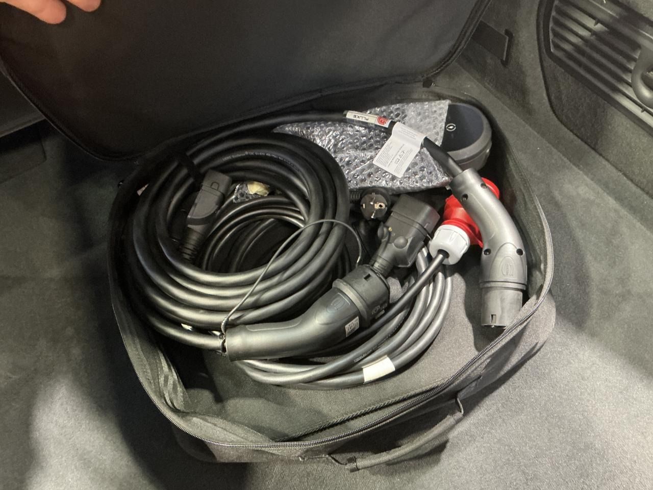 Fahrzeugabbildung Audi A6 Avant 50 TFSI e Design Selection Matrix|AHK