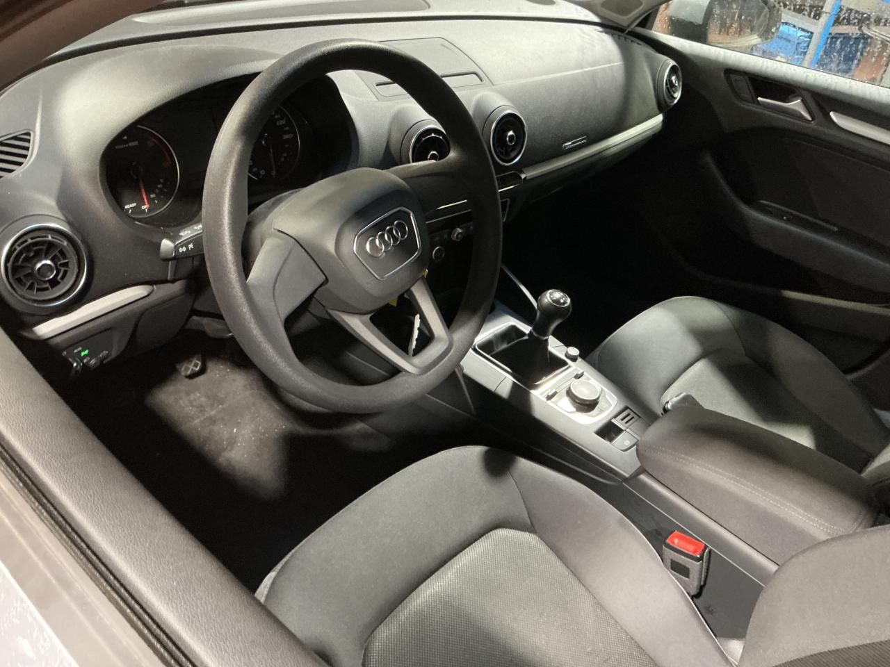 Fahrzeug autohaus mense Fahrzeugabbildung Audi A3 Limousine 30 TDI Navi|Xenon|Akustikglas|PDC