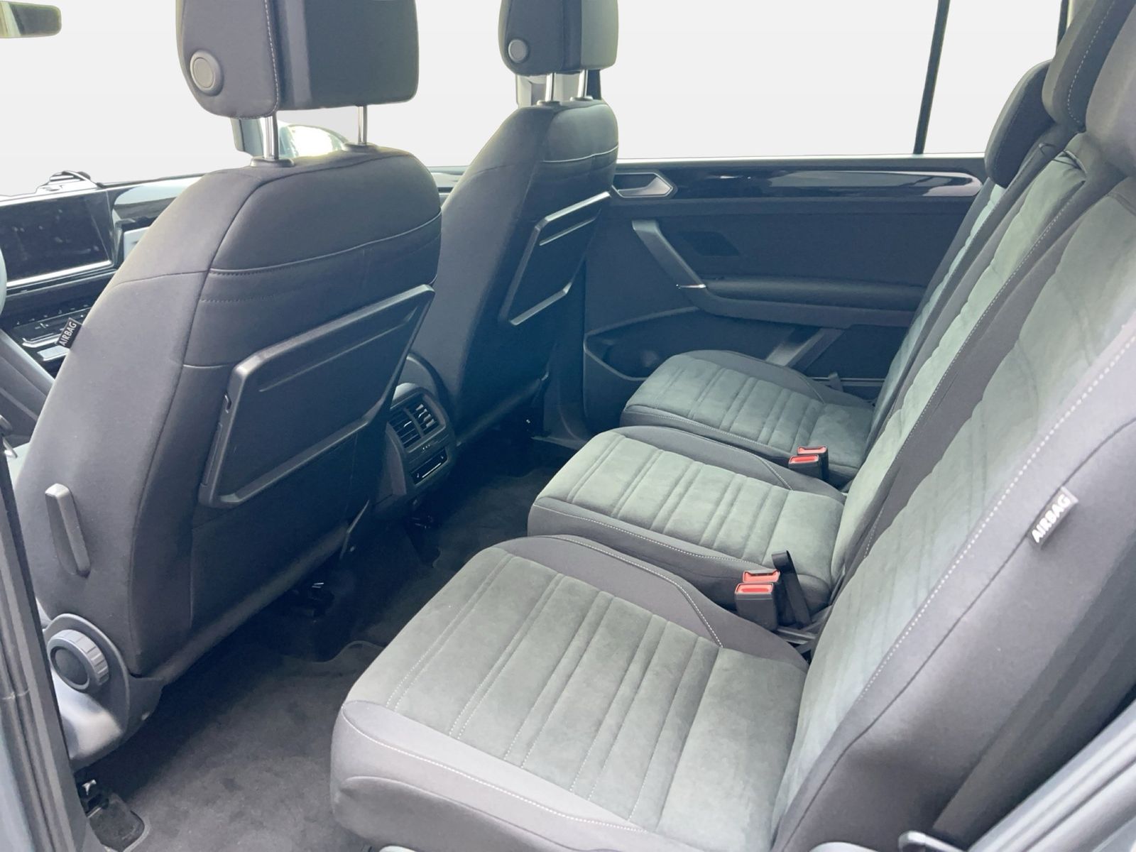 Fahrzeugabbildung Volkswagen Touran 2.0 TDI Highline DSG AHK ACC LM 4xSHZ