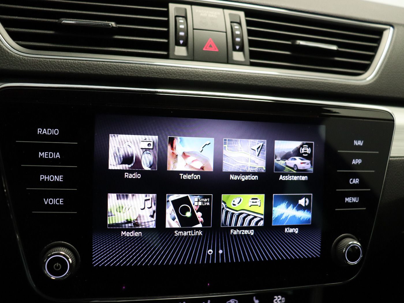 Fahrzeug autohaus mense Fahrzeugabbildung SKODA Superb Combi 1.5 TSI Ambition |ACC|SpurH|LM|Navi