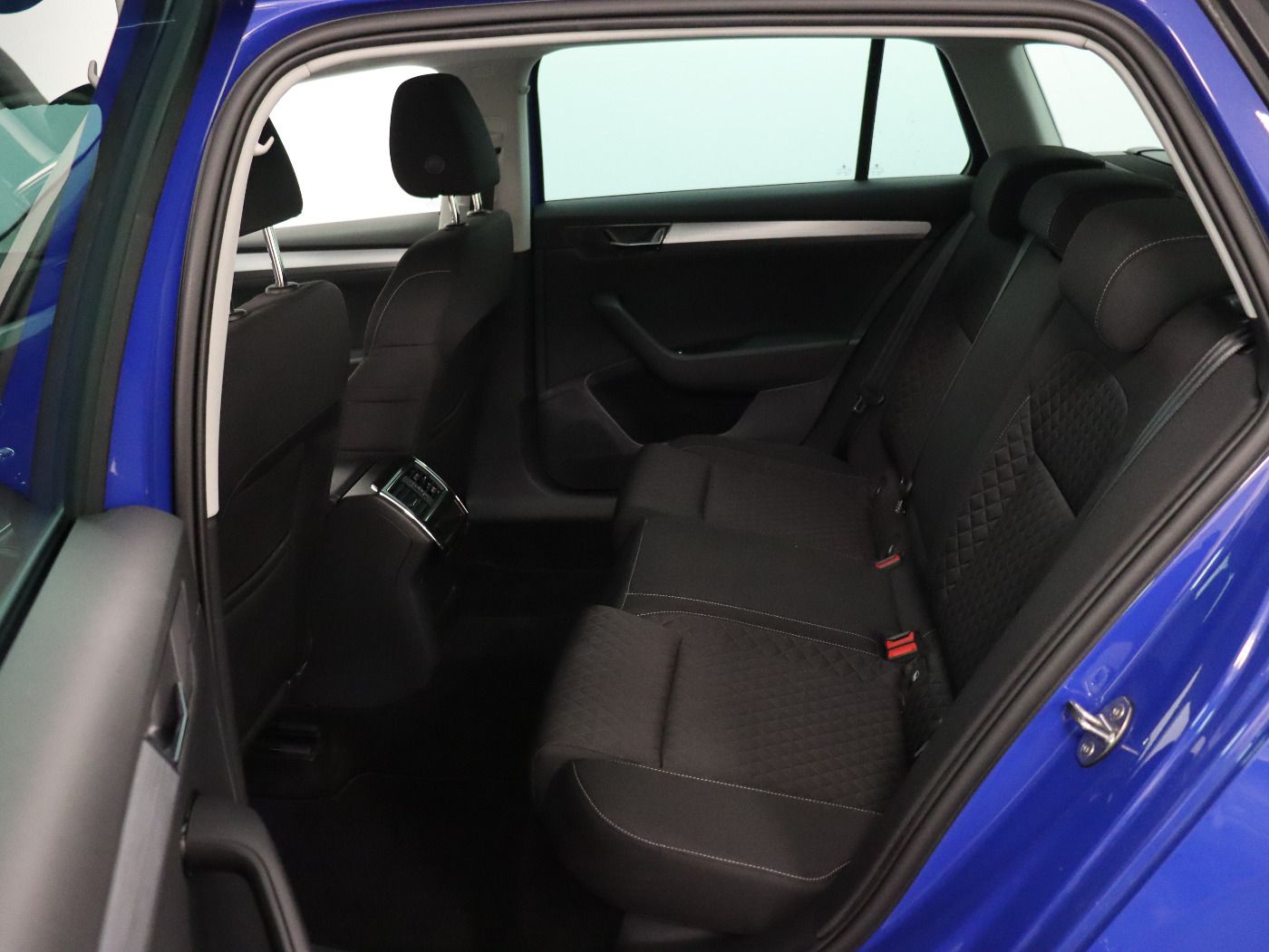 Fahrzeug autohaus mense Fahrzeugabbildung SKODA Superb Combi 1.5 TSI Ambition |ACC|SpurH|LM|Navi