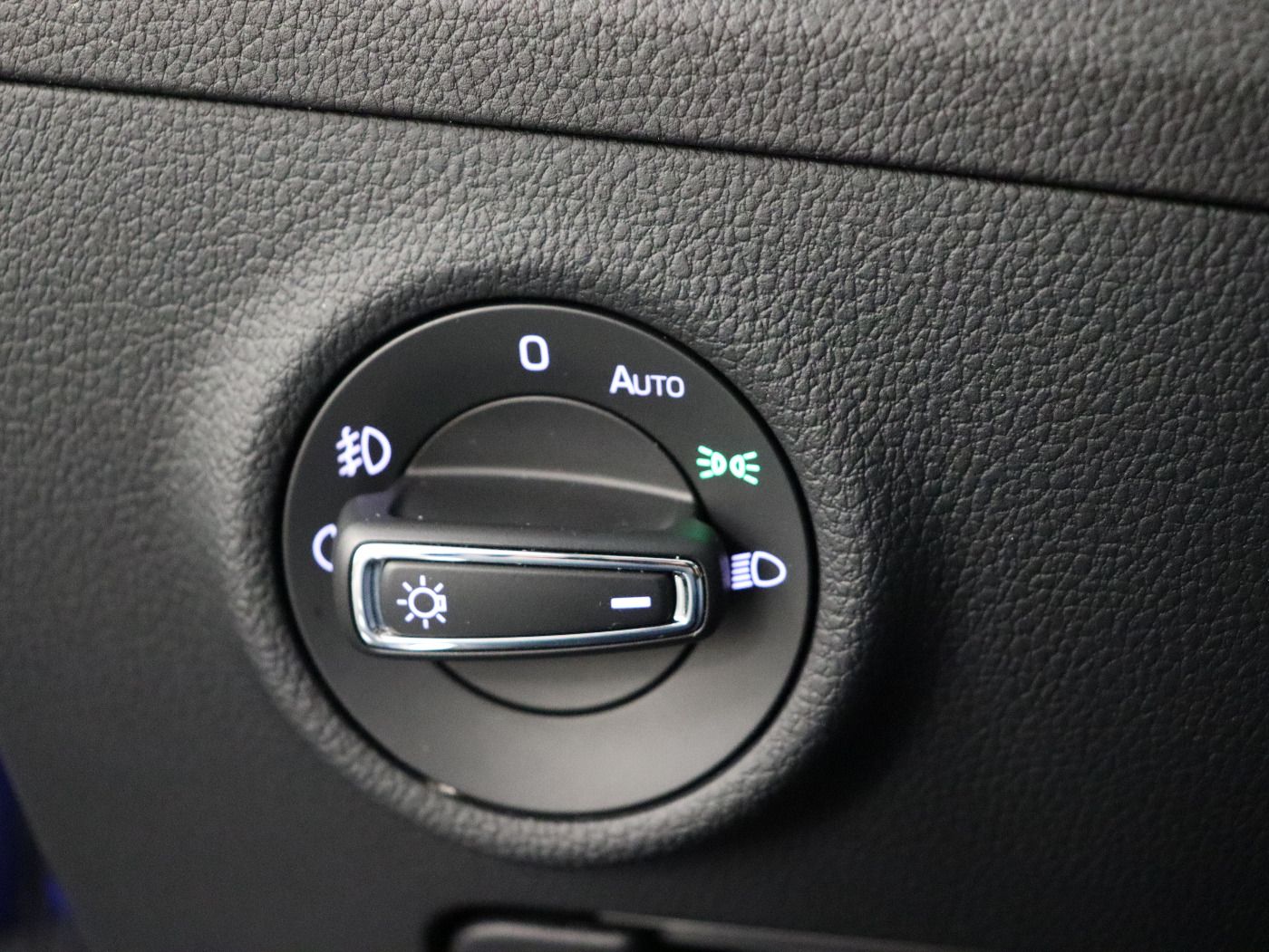 Fahrzeug autohaus mense Fahrzeugabbildung SKODA Superb Combi 1.5 TSI Ambition |ACC|SpurH|LM|Navi