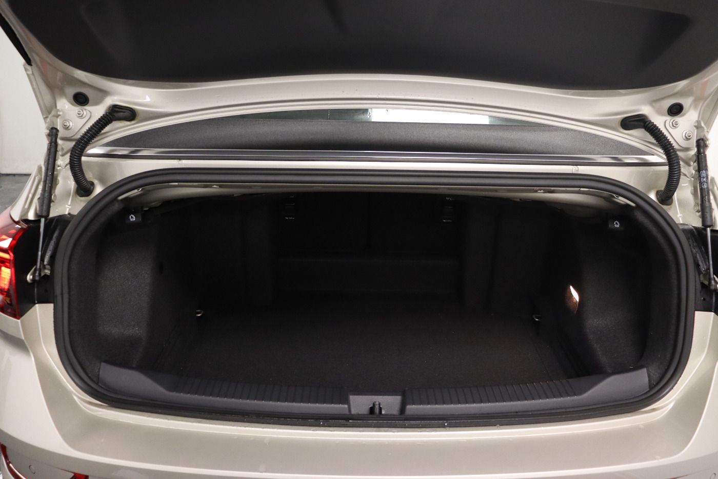 Fahrzeugabbildung Volkswagen T-Roc Cabriolet 1.0 TSI Style Move CarPlay|ACC|L