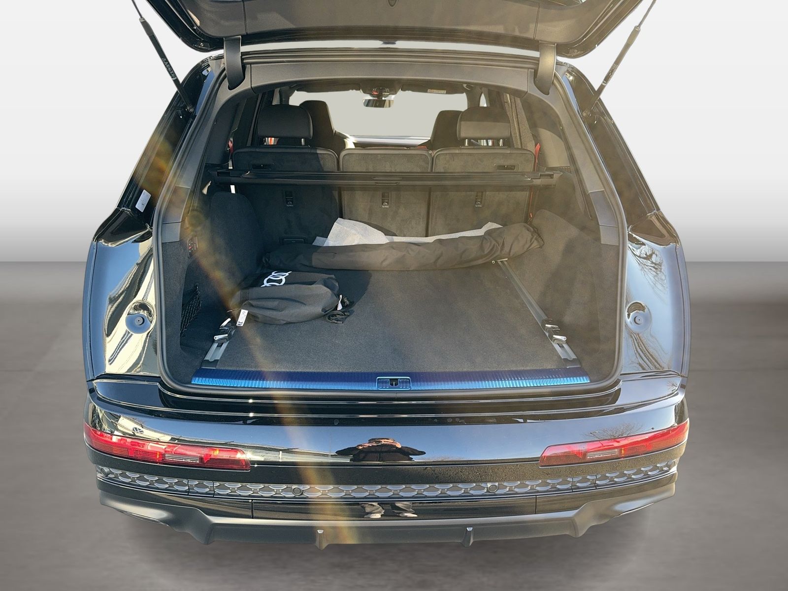 Fahrzeugabbildung Audi Q7 SUV S line 60TFSIe Pano|Sporsitz+|AHK