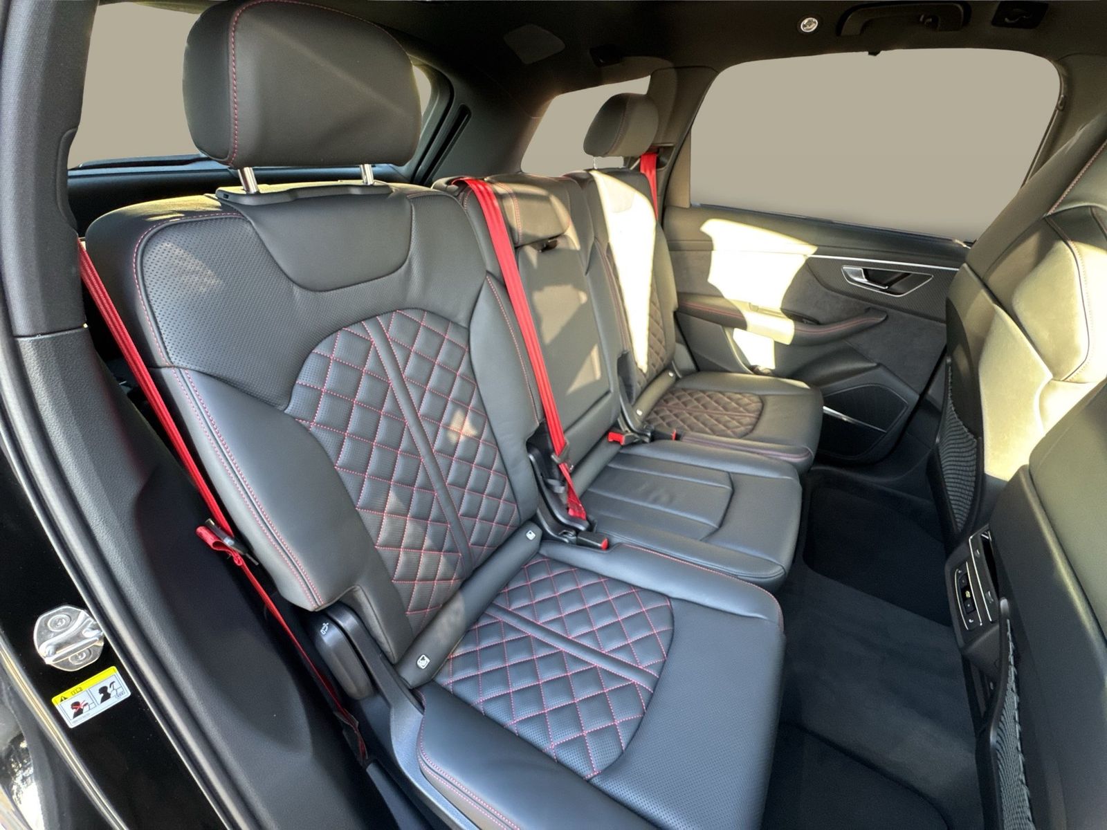 Fahrzeugabbildung Audi Q7 SUV S line 60TFSIe Pano|Sporsitz+|AHK