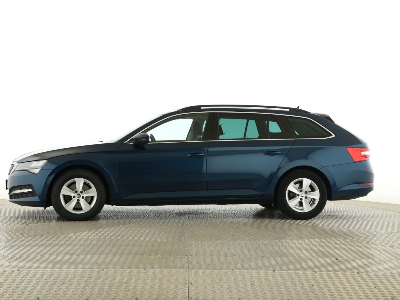 Fahrzeug autohaus mense Fahrzeugabbildung SKODA Superb Combi 2.0 TDI Ambition AHK|Pano|SD|ACC|LM