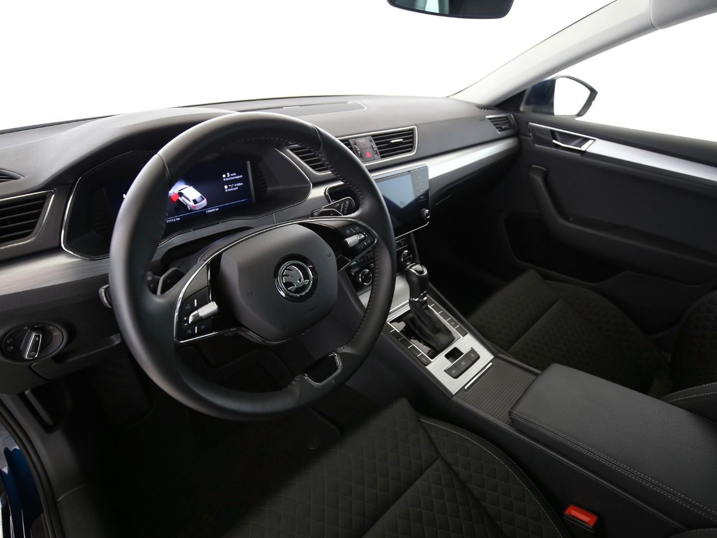 Fahrzeug autohaus mense Fahrzeugabbildung SKODA Superb Combi 2.0 TDI Ambition AHK|Pano|SD|ACC|LM