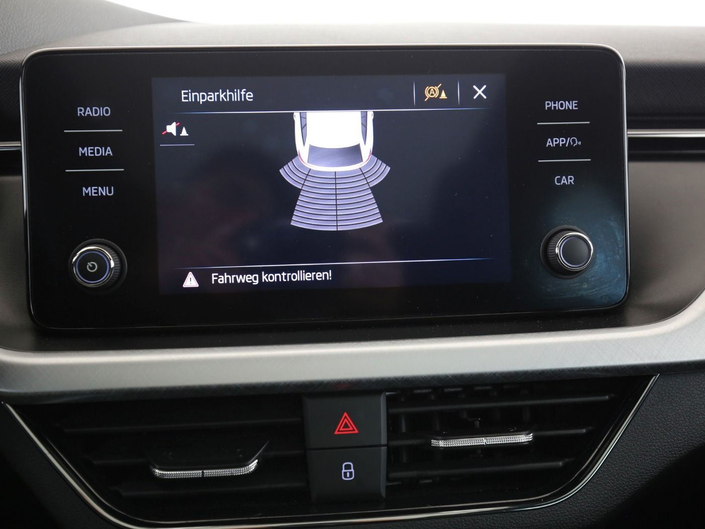 Fahrzeug autohaus mense Fahrzeugabbildung SKODA Scala 1.0 TSI Tour Pano|SD|LED|Fernlichtass.|PDC