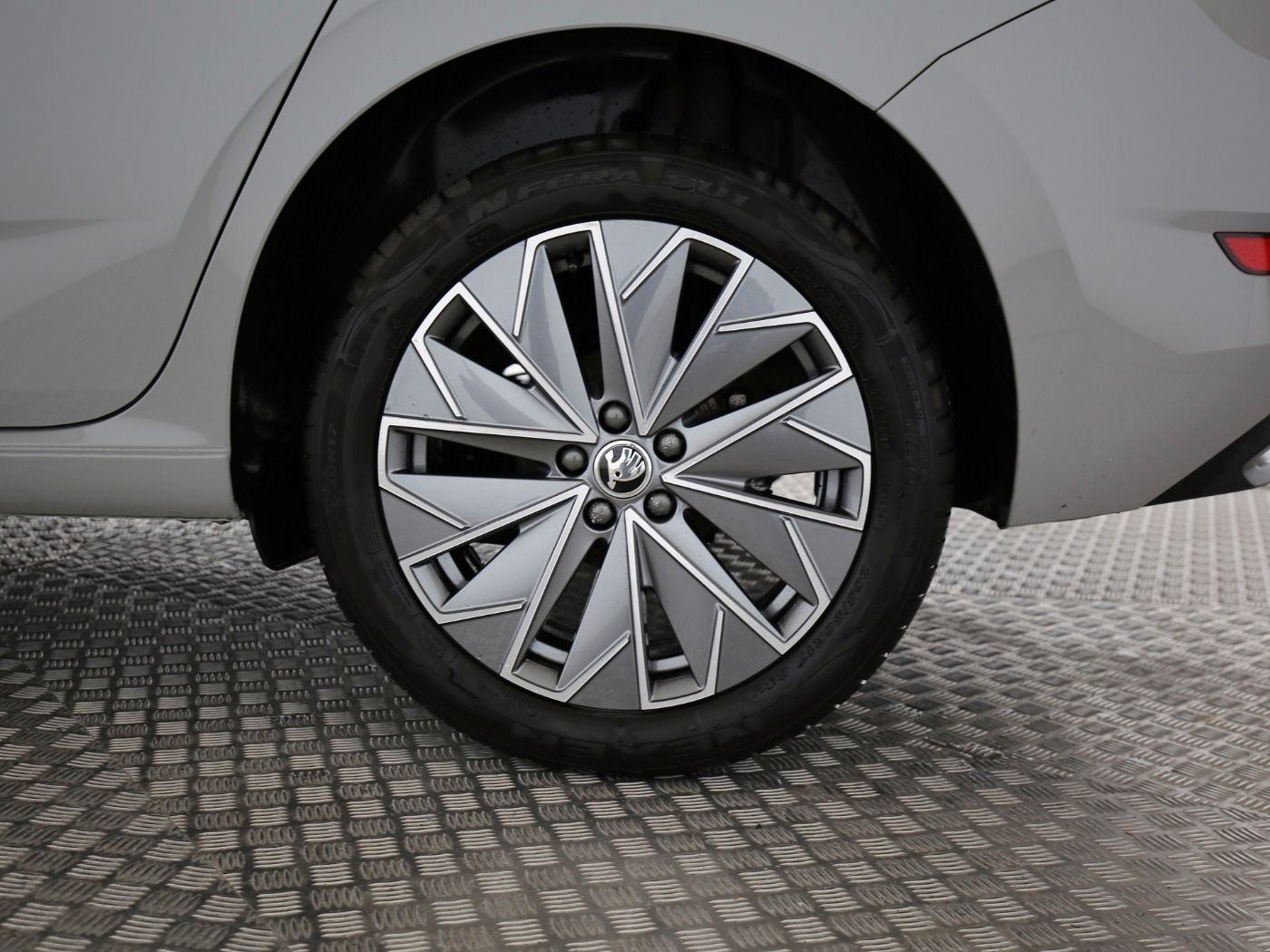 Fahrzeug autohaus mense Fahrzeugabbildung SKODA Scala 1.0 TSI Tour Pano|SD|LED|Fernlichtass.|PDC