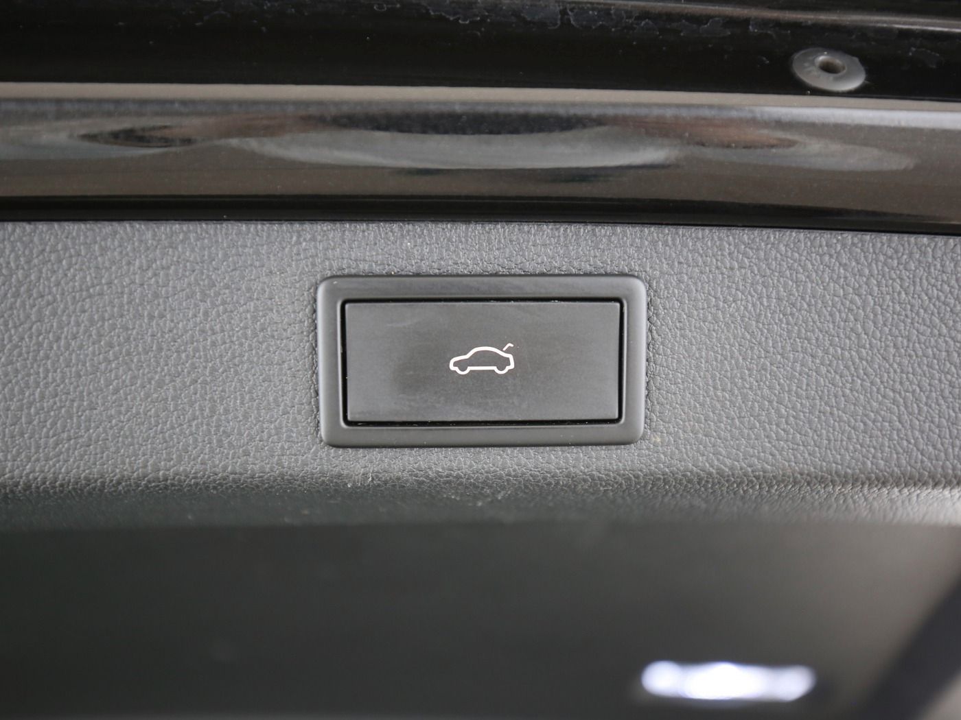 Fahrzeugabbildung SKODA Superb Combi 2.0 TDI Scout Matrix|AHK|ACC|LED|LM