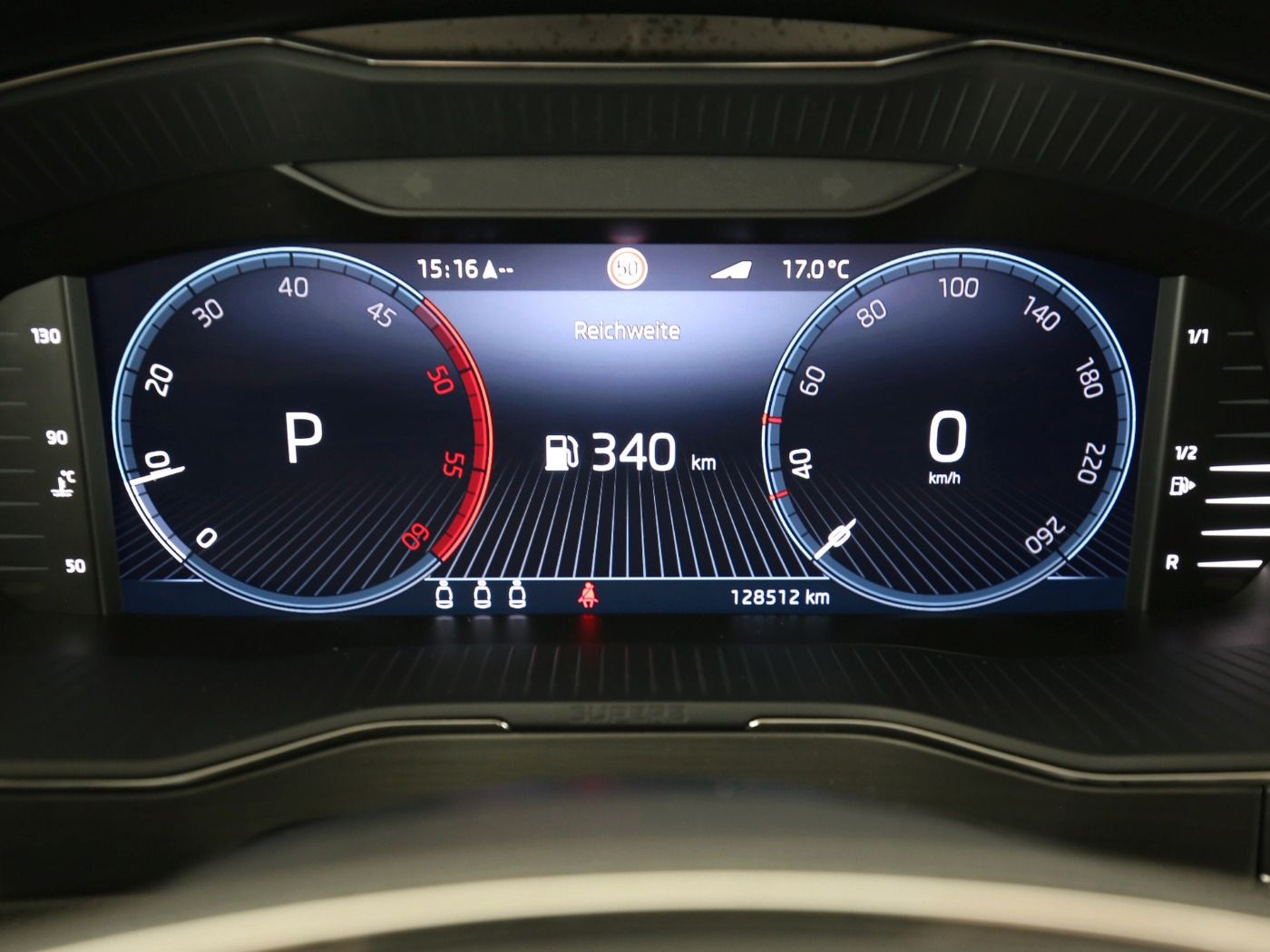 Fahrzeugabbildung SKODA Superb Combi 2.0 TDI Scout Matrix|AHK|ACC|LED|LM