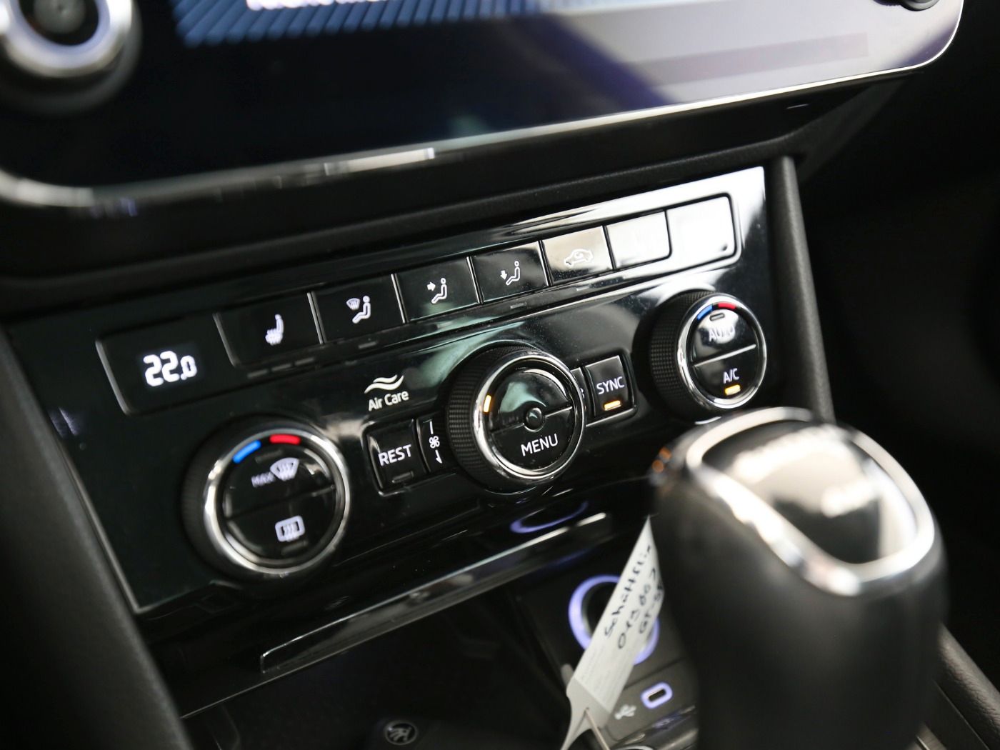 Fahrzeugabbildung SKODA Superb Combi 2.0 TDI Scout Matrix|AHK|ACC|LED|LM