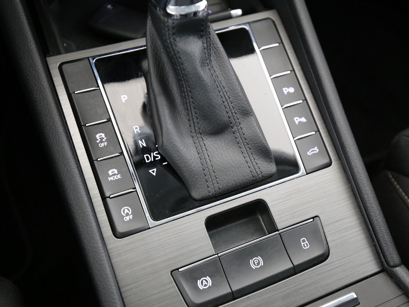 Fahrzeugabbildung SKODA Superb Combi 2.0 TDI Scout Matrix|AHK|ACC|LED|LM