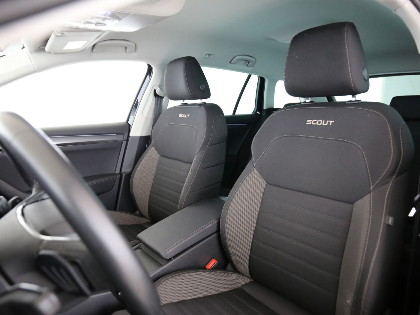 Fahrzeugabbildung SKODA Superb Combi 2.0 TDI Scout Matrix|AHK|ACC|LED|LM